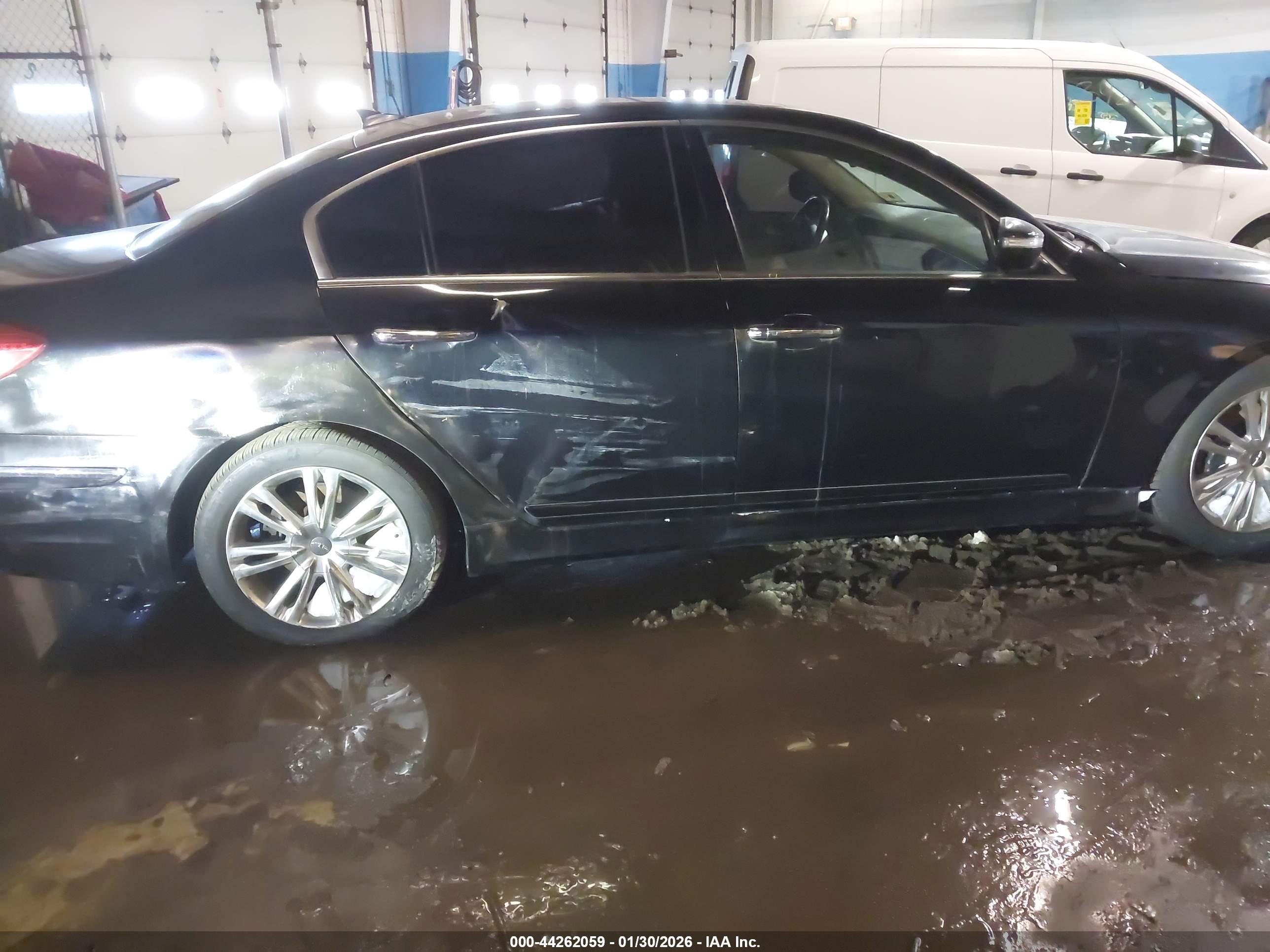 HYUNDAI GENESIS image 6