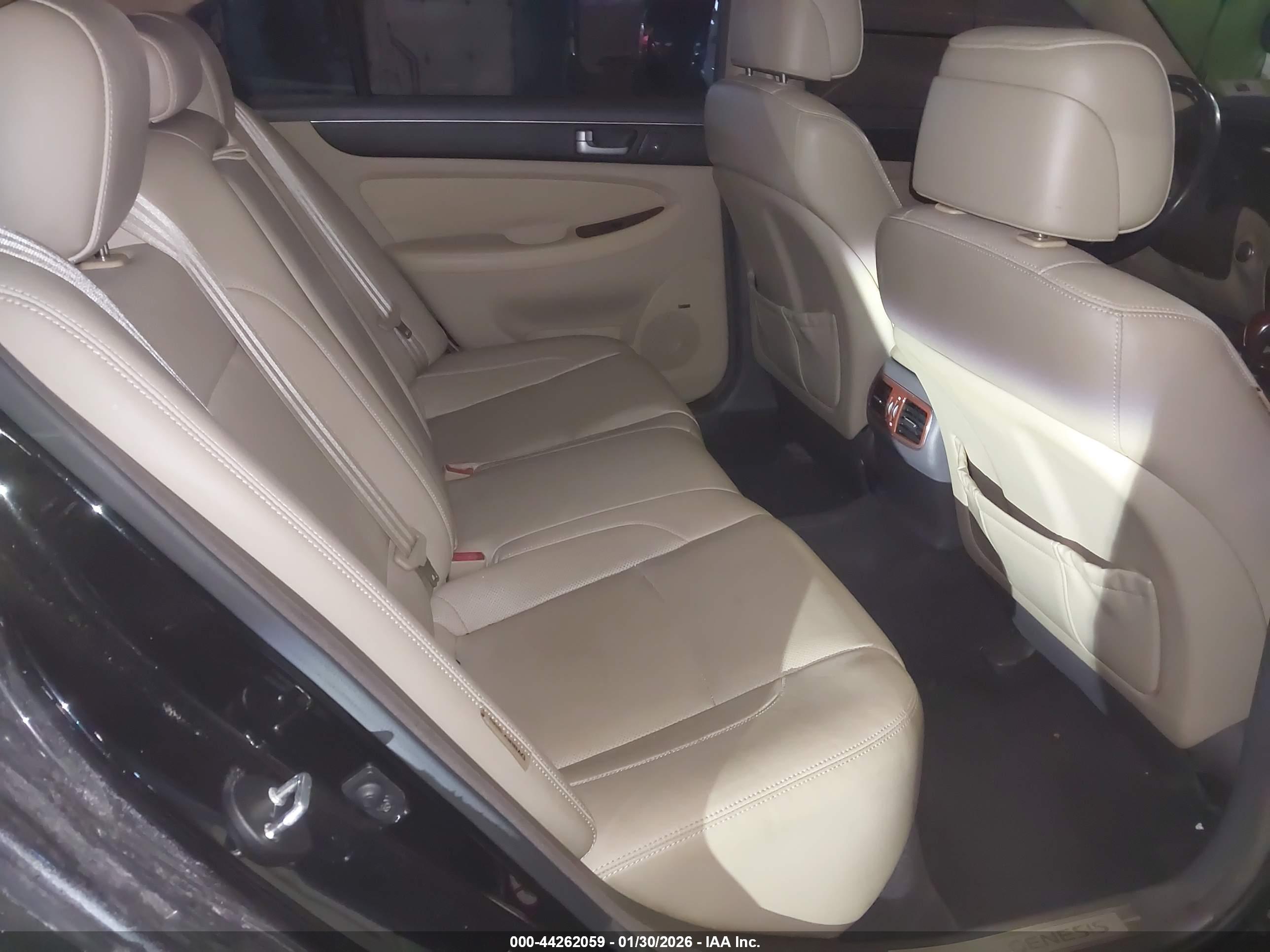 HYUNDAI GENESIS image 8