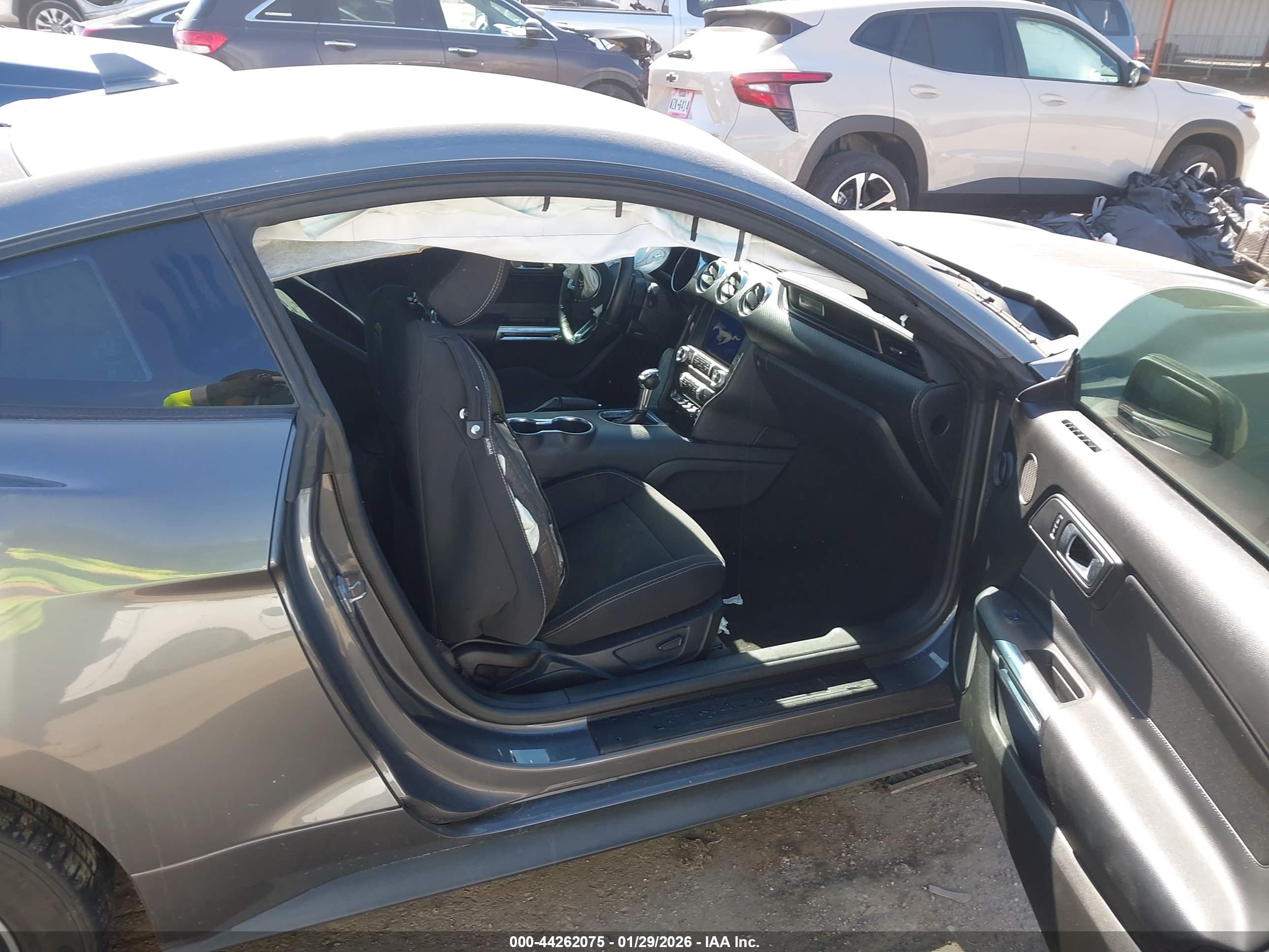 FORD MUSTANG image 5