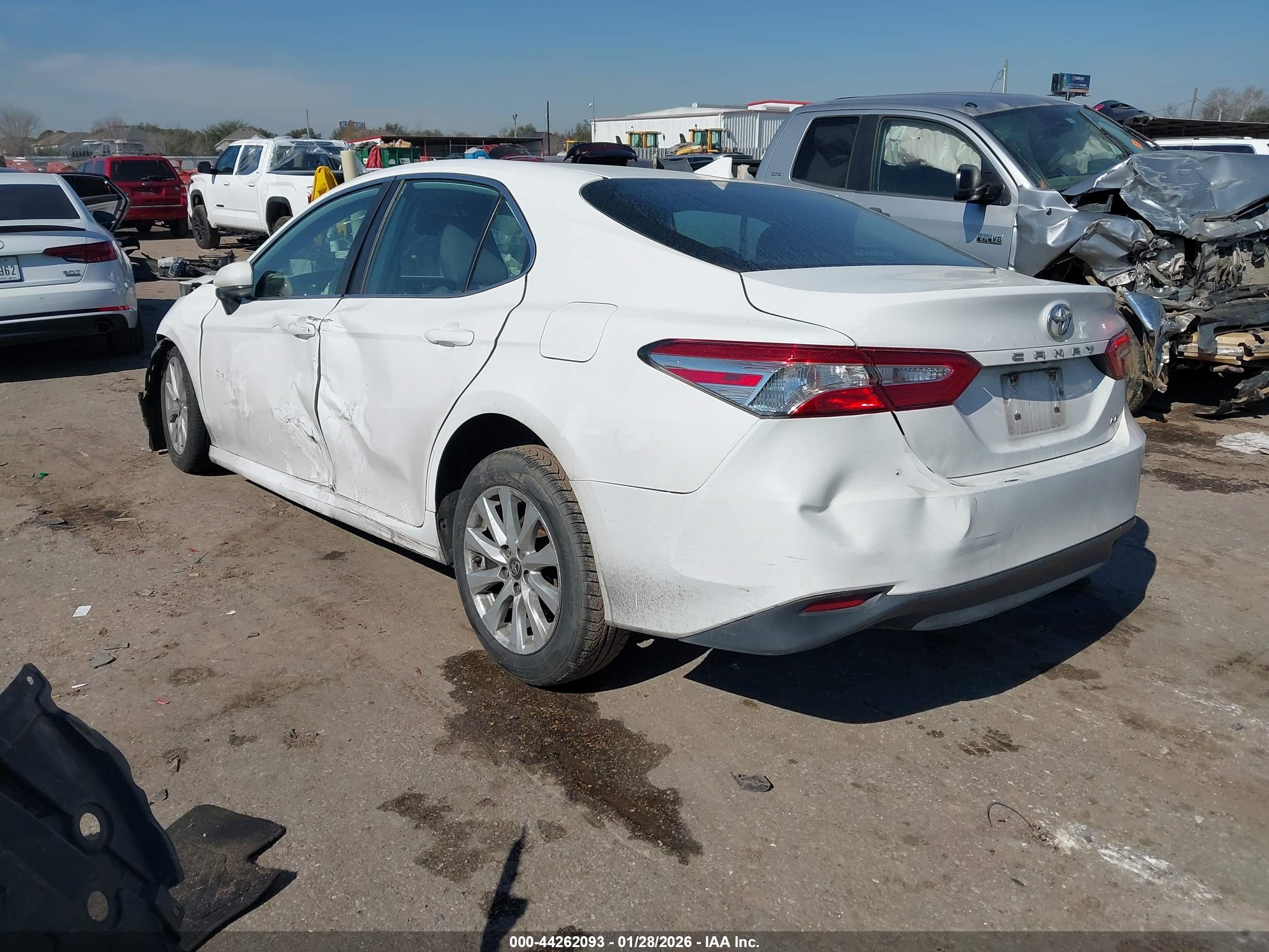 TOYOTA CAMRY image 3