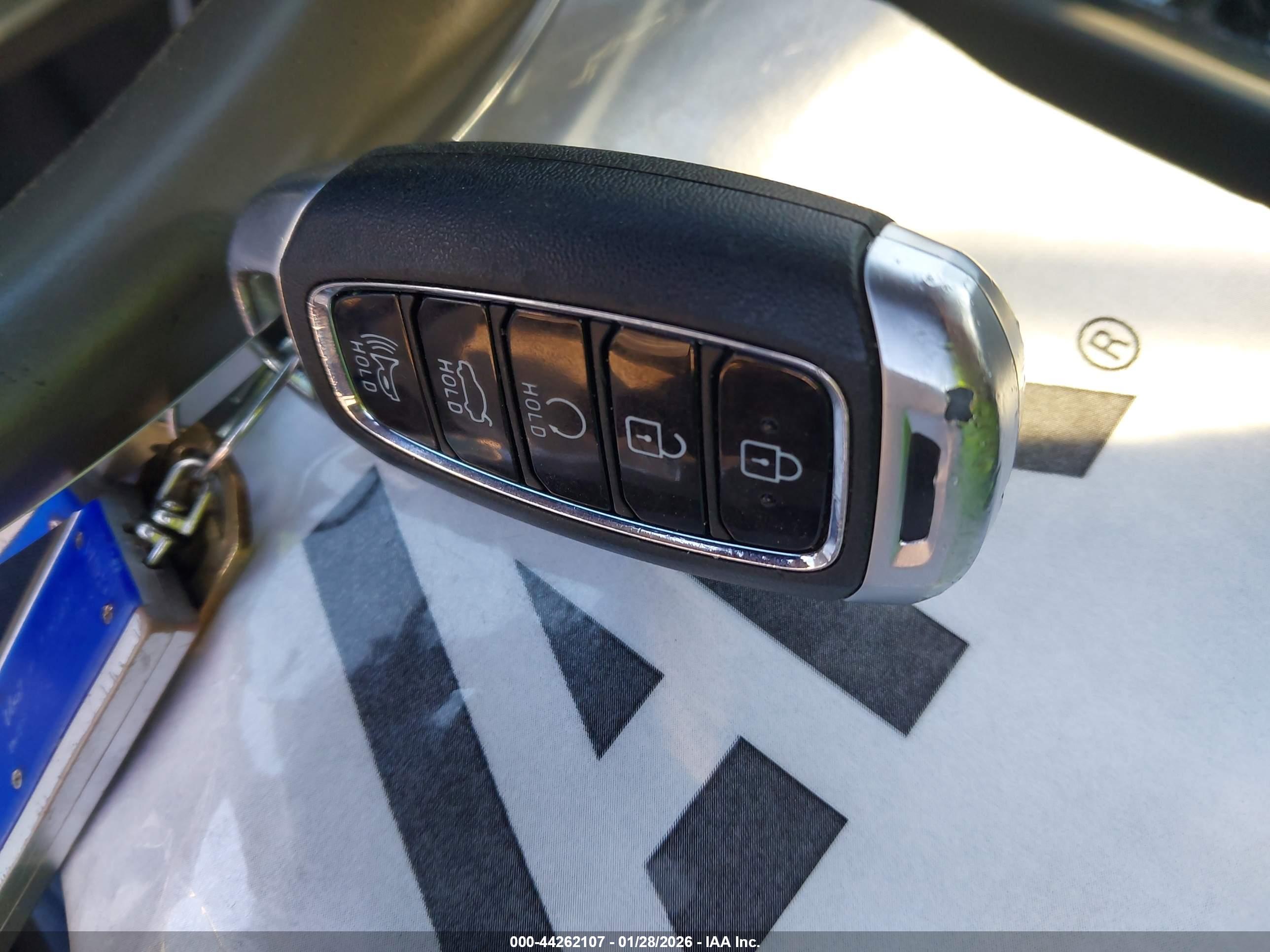 HYUNDAI ELANTRA image 11