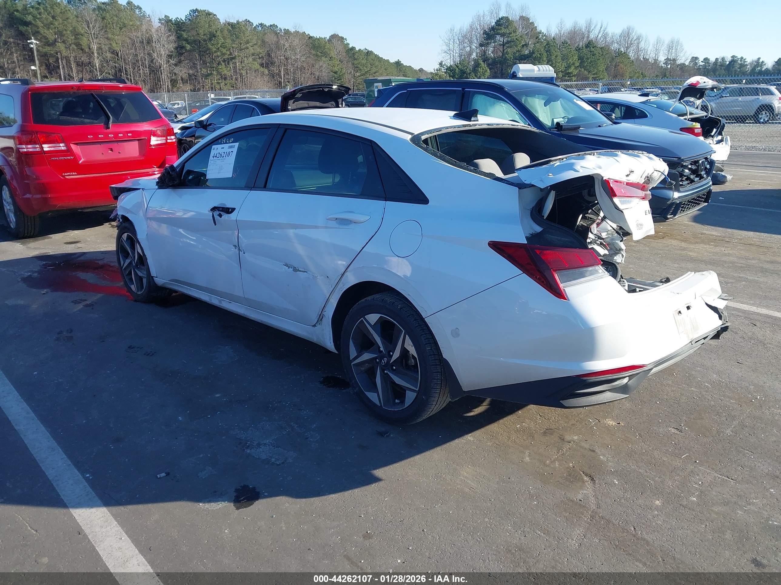 HYUNDAI ELANTRA image 3