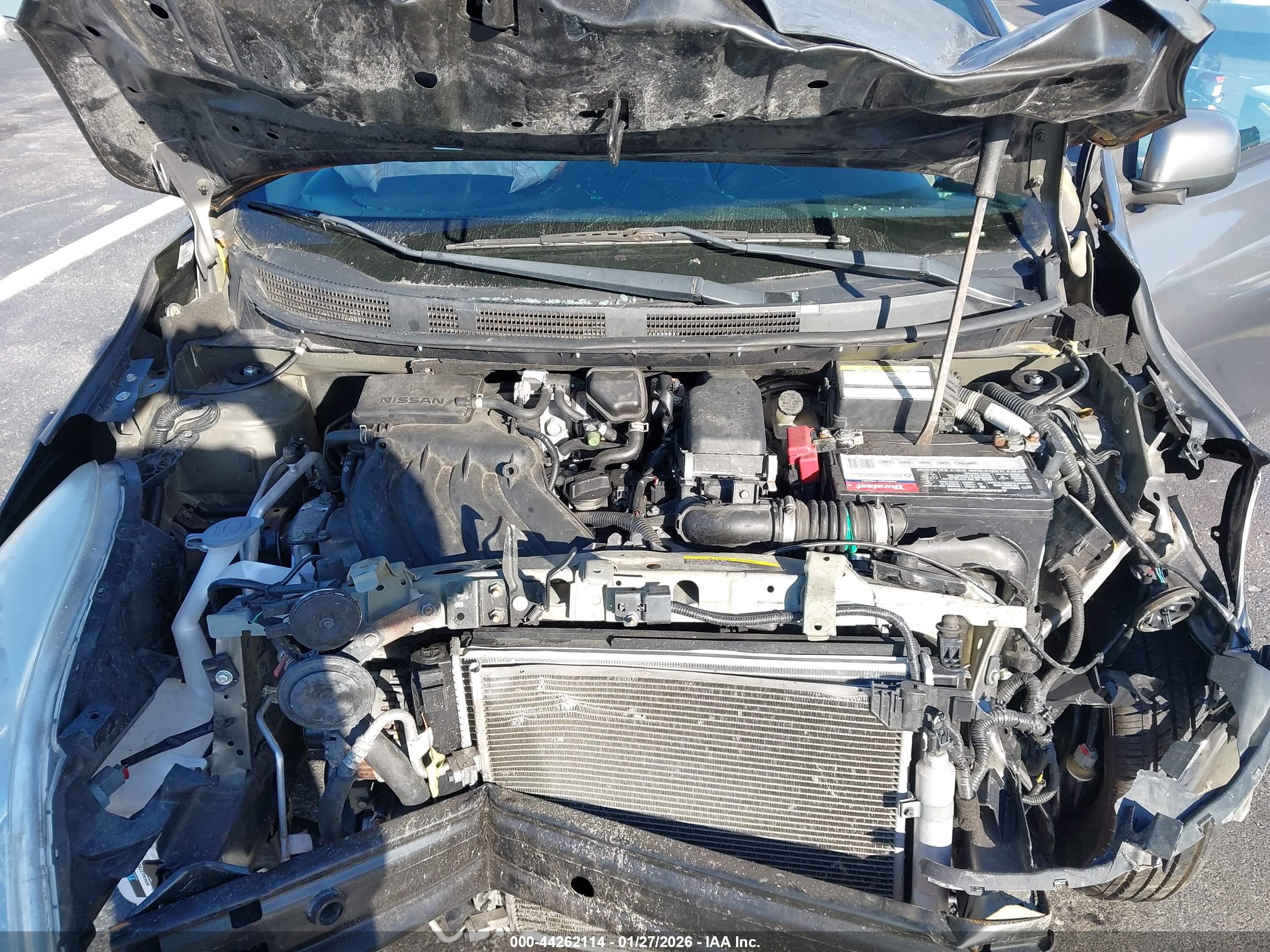 NISSAN VERSA image 10