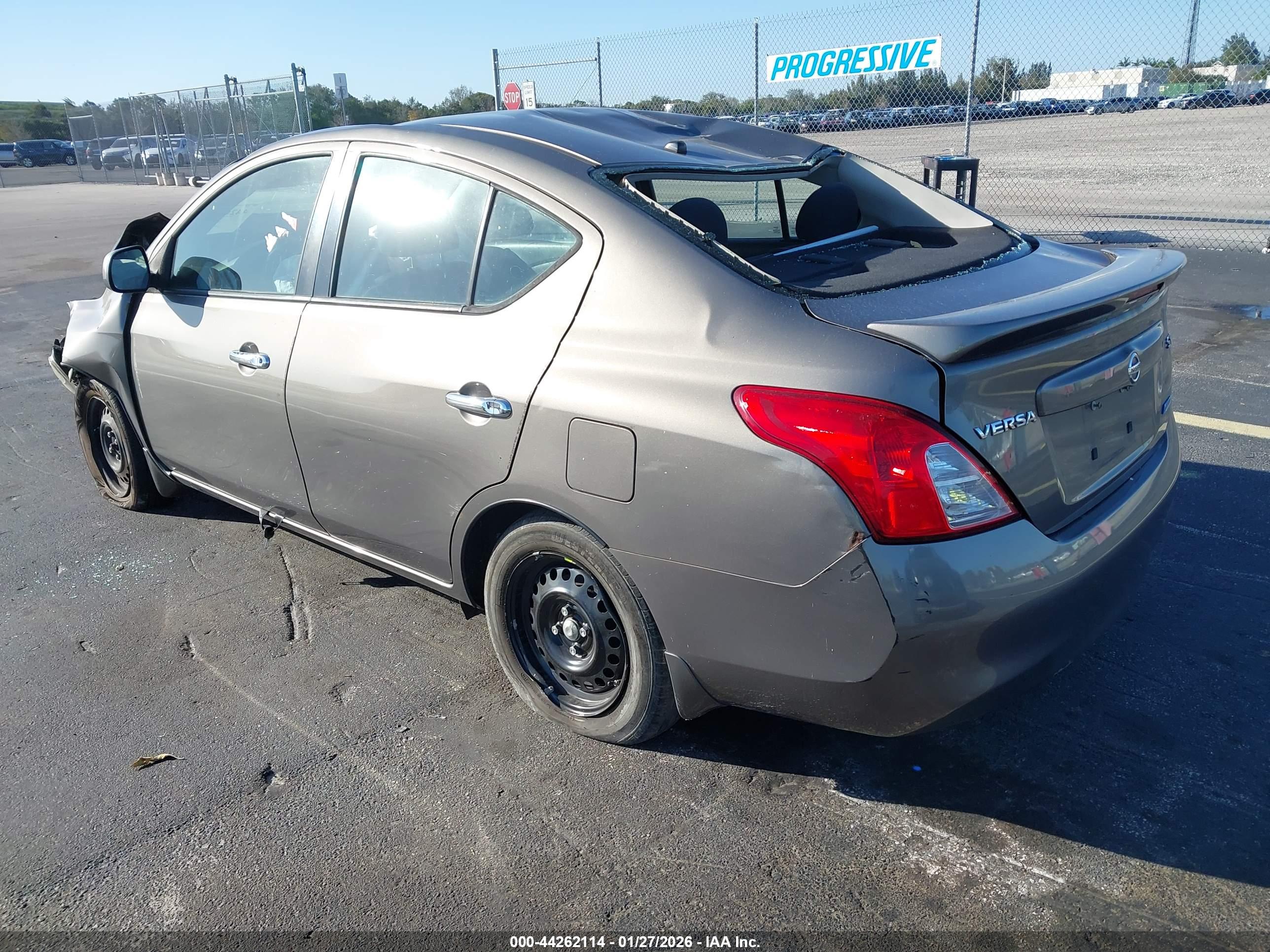 NISSAN VERSA image 3