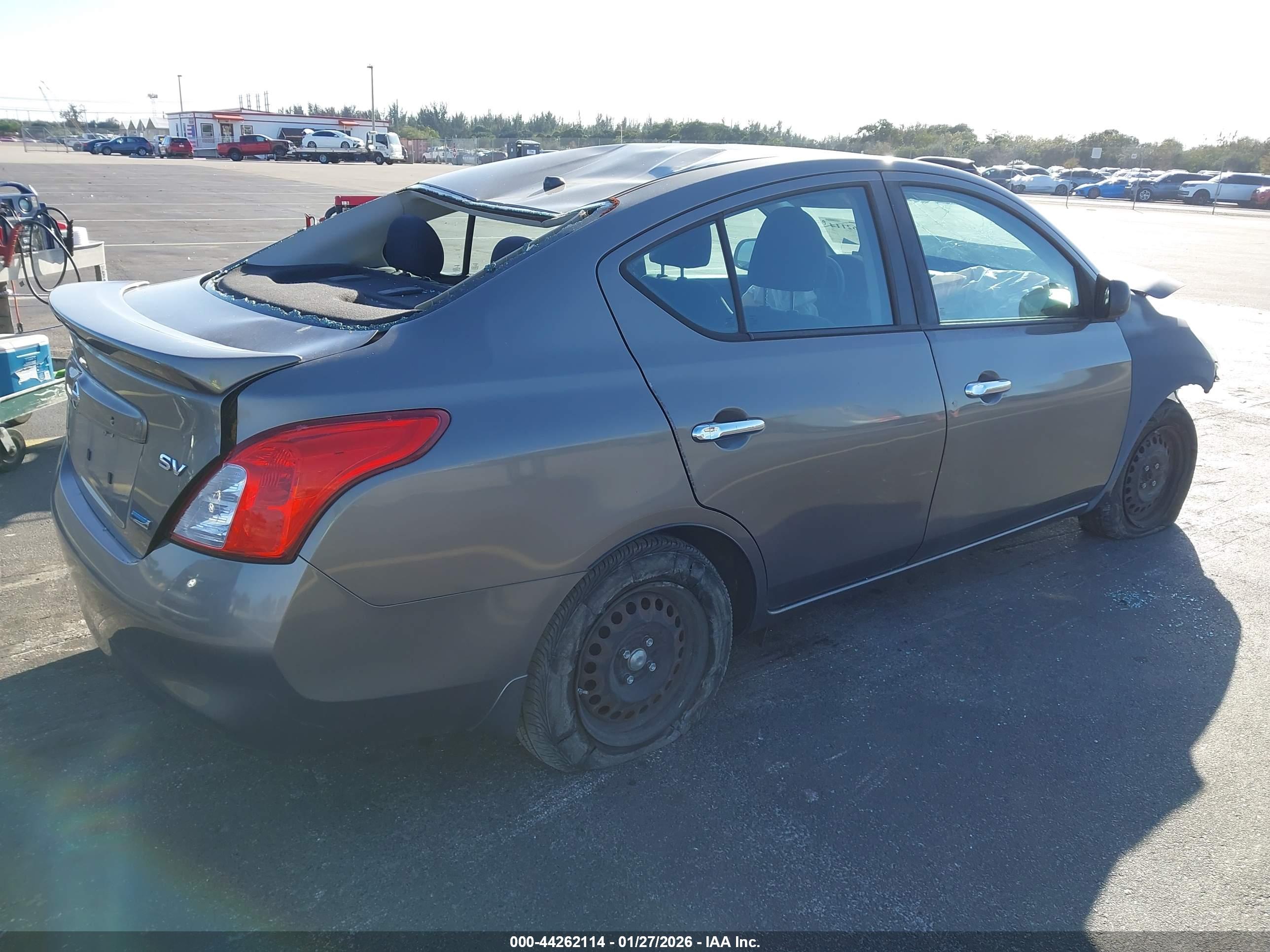NISSAN VERSA image 4