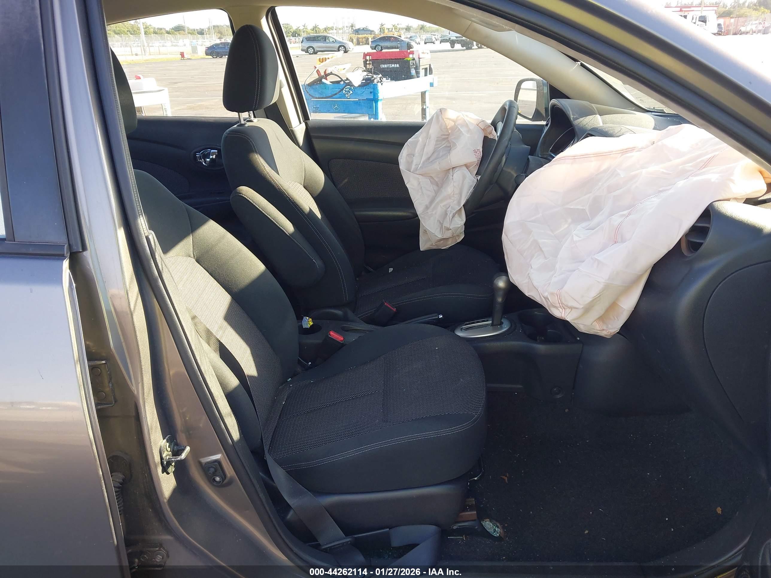 NISSAN VERSA image 5
