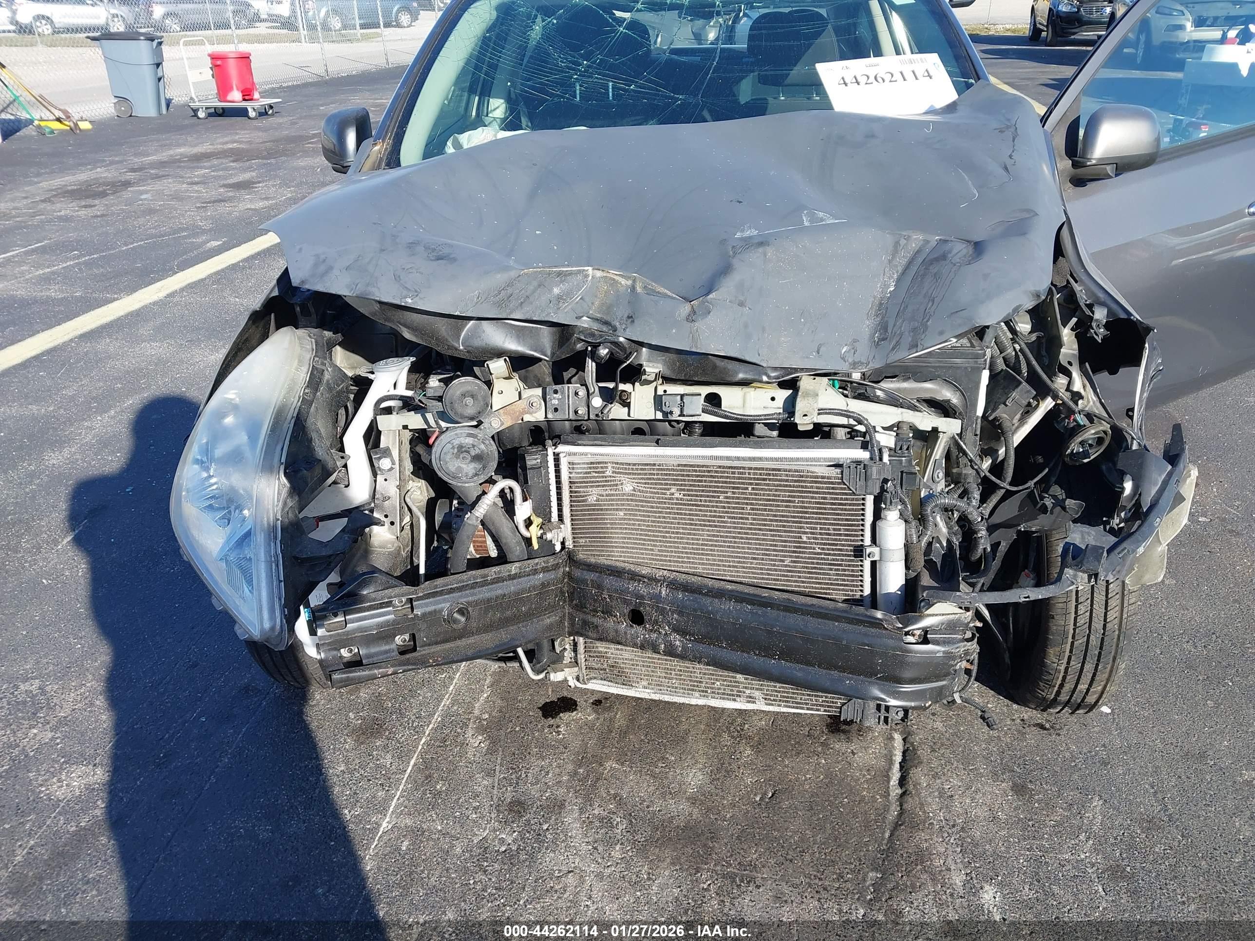NISSAN VERSA image 6