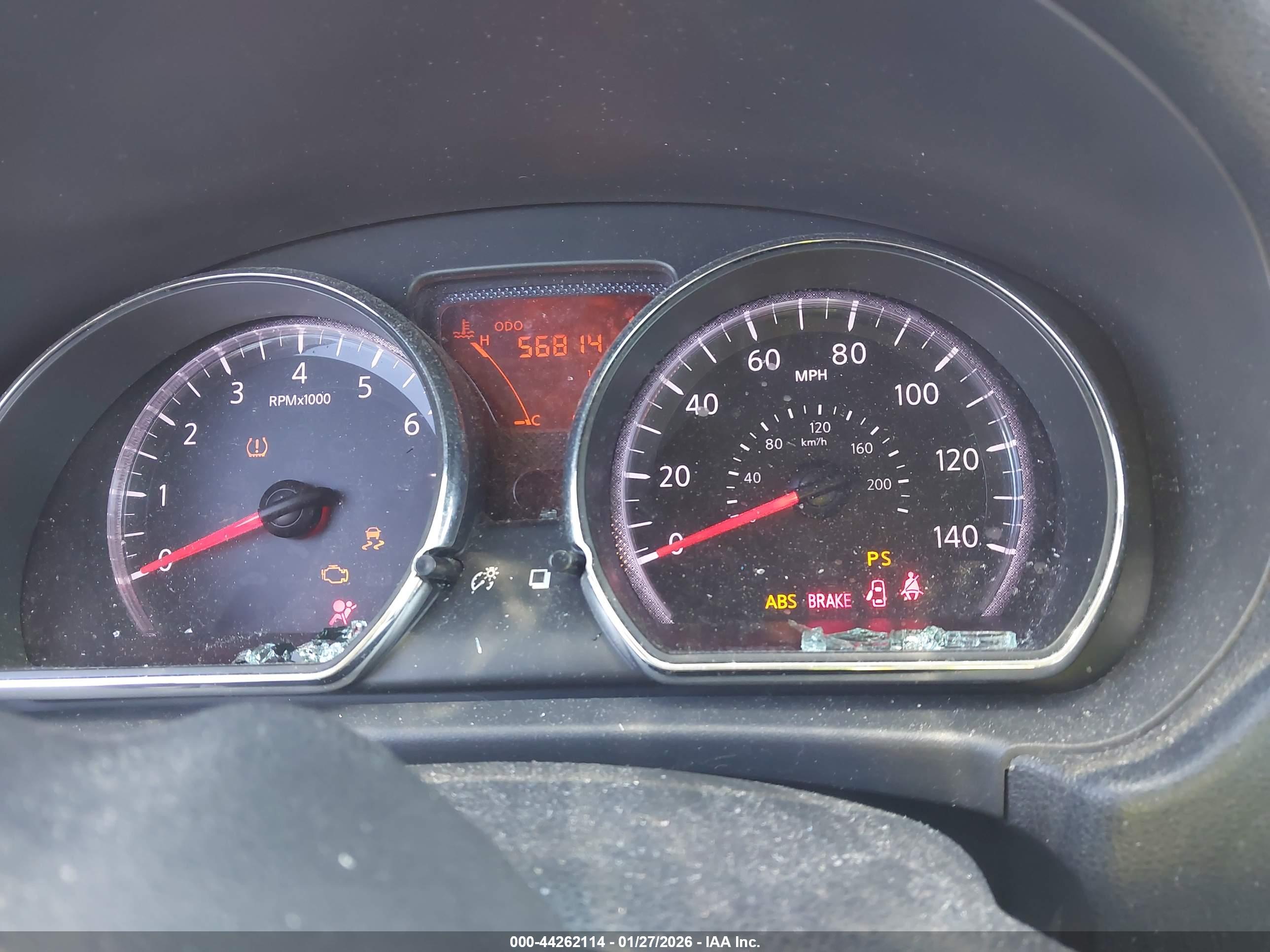 NISSAN VERSA image 7