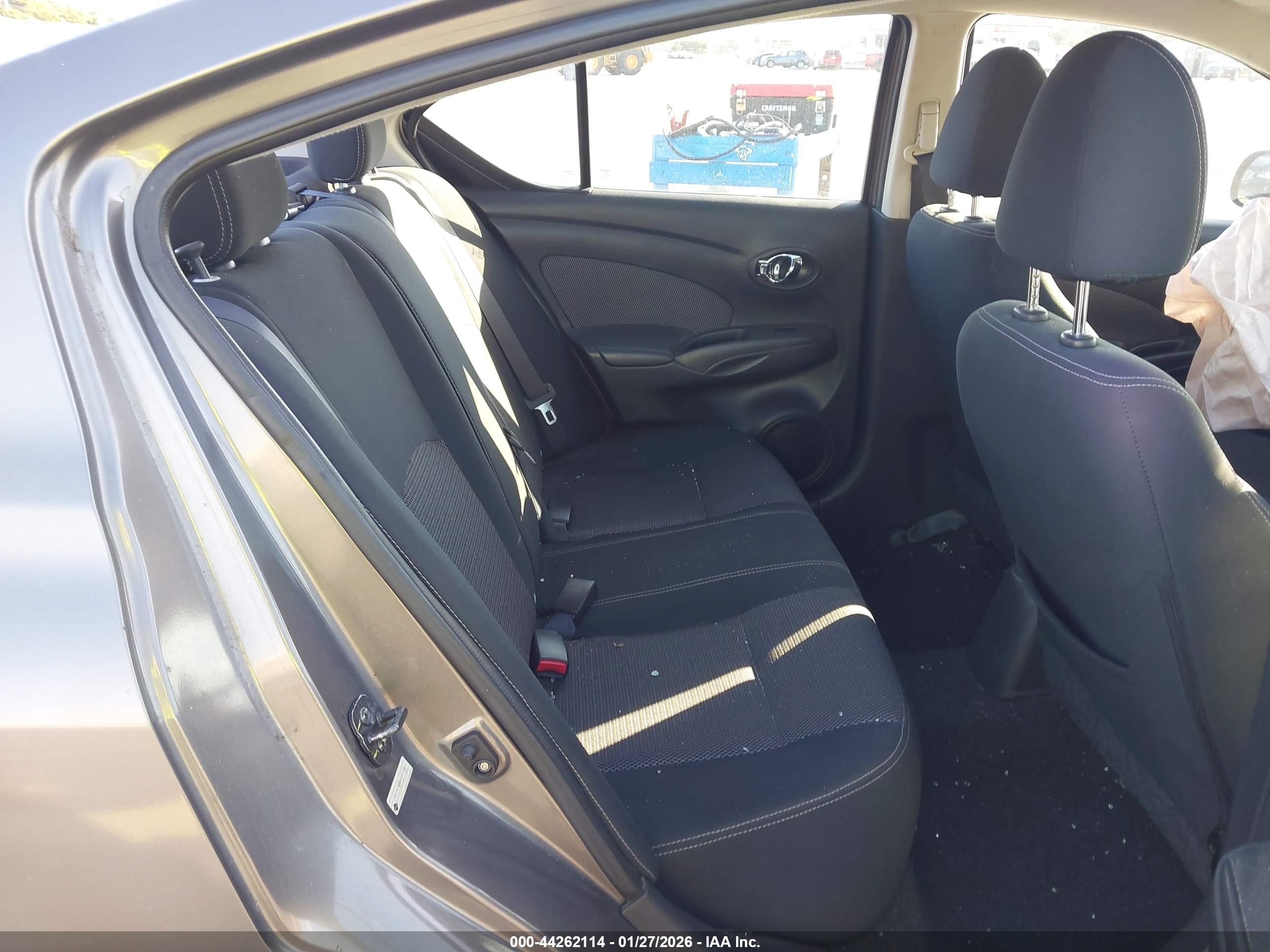 NISSAN VERSA image 8