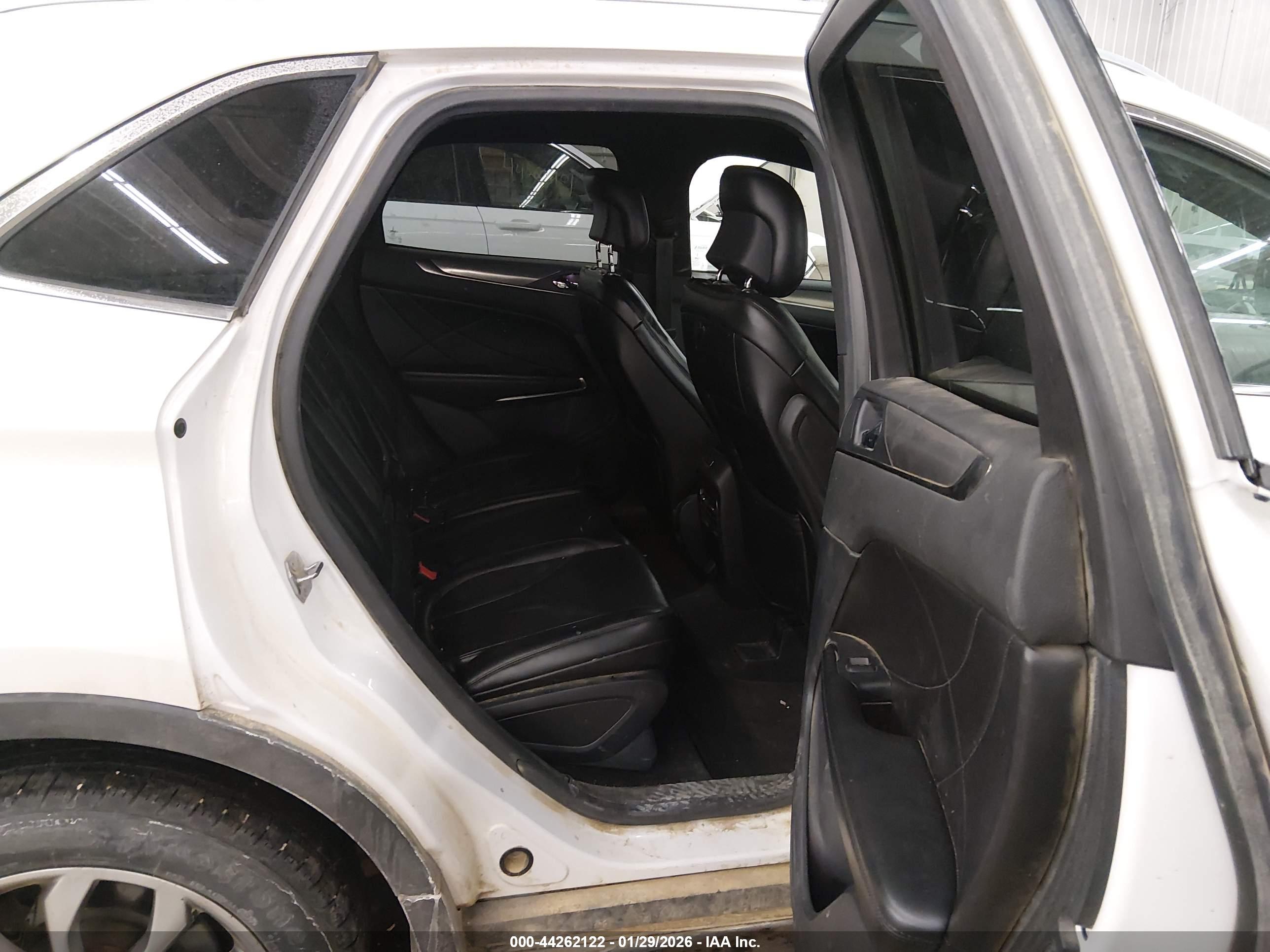 LINCOLN MKC image 8