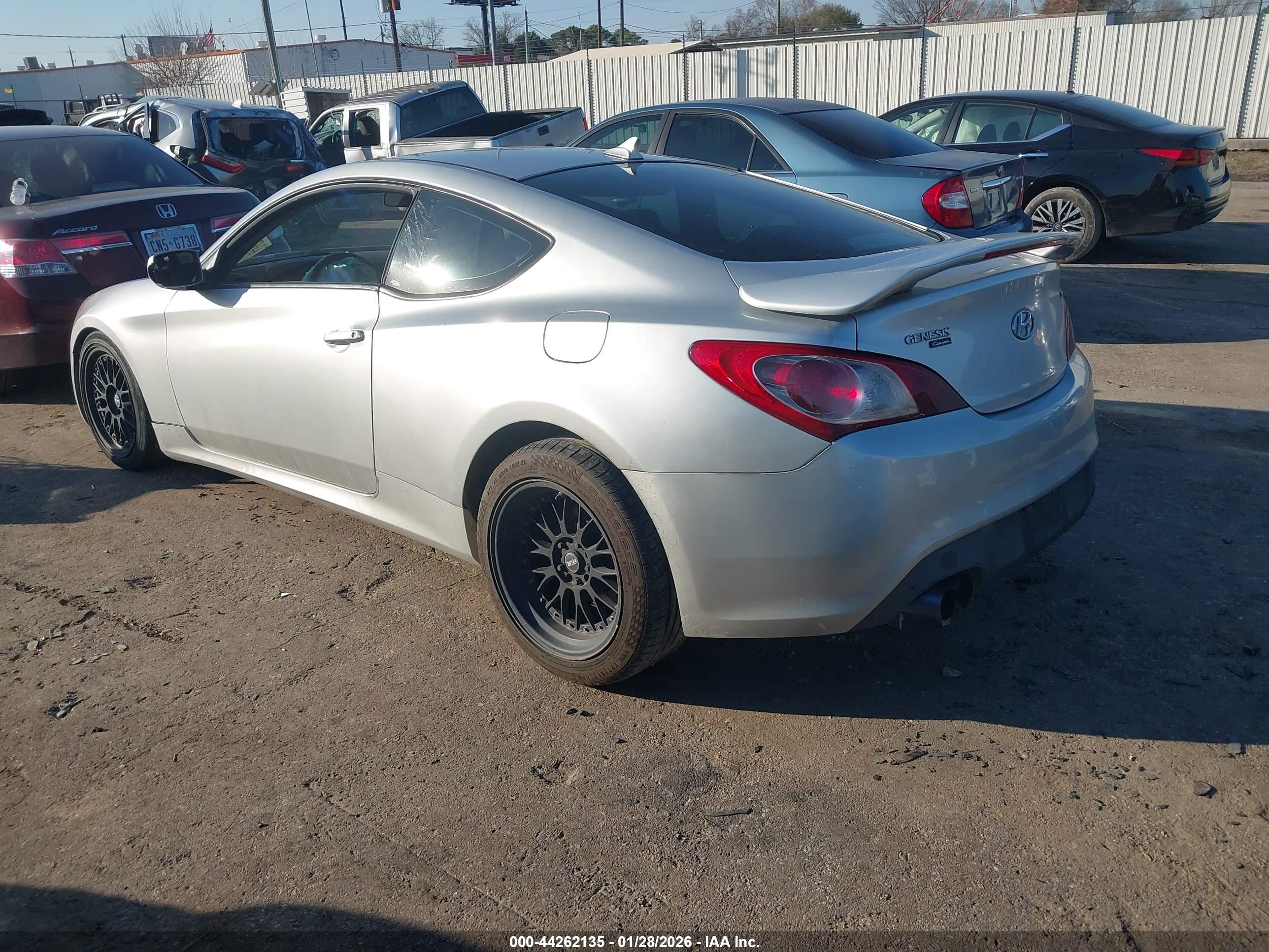HYUNDAI GENESIS image 3