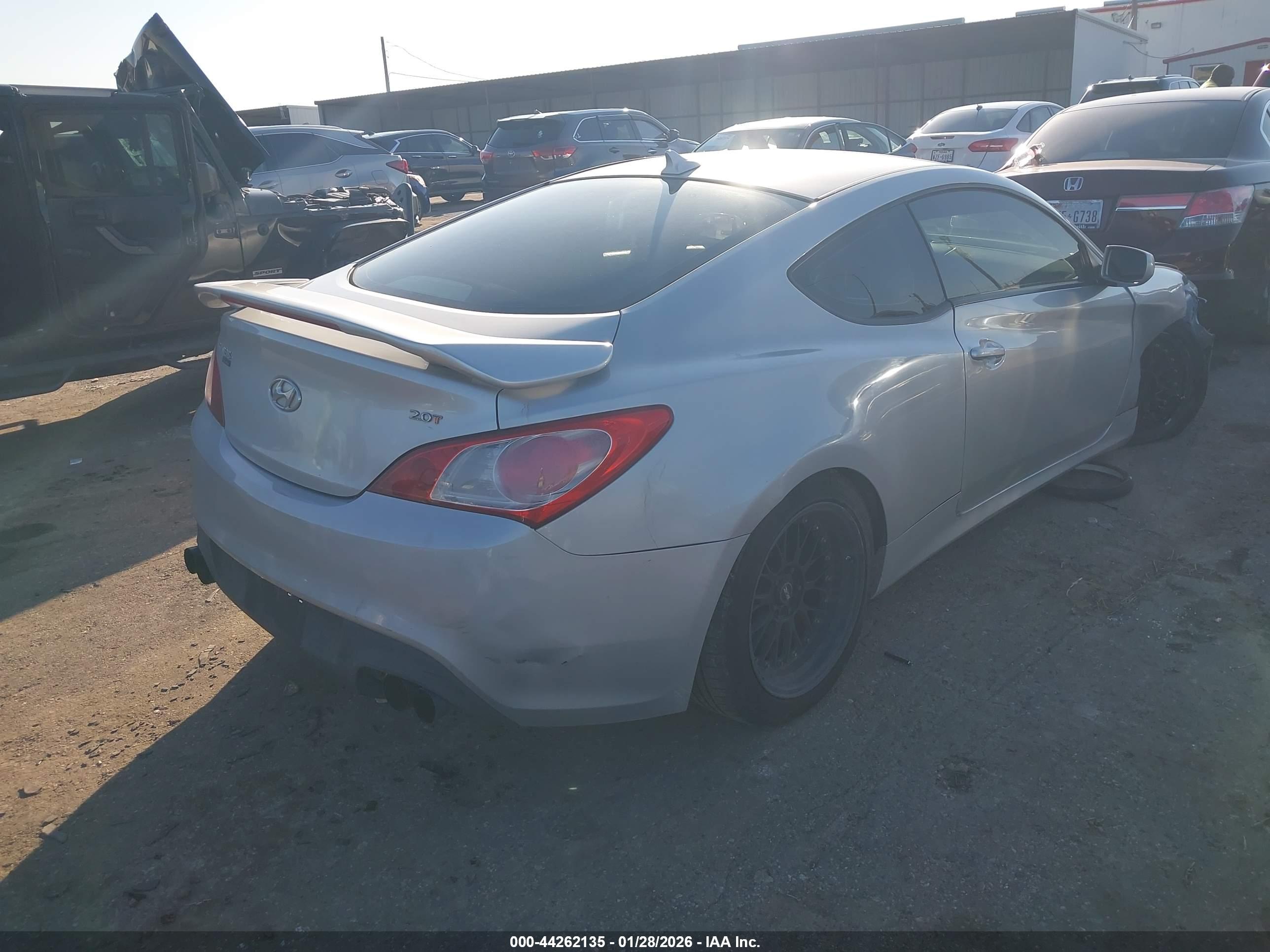 HYUNDAI GENESIS image 4