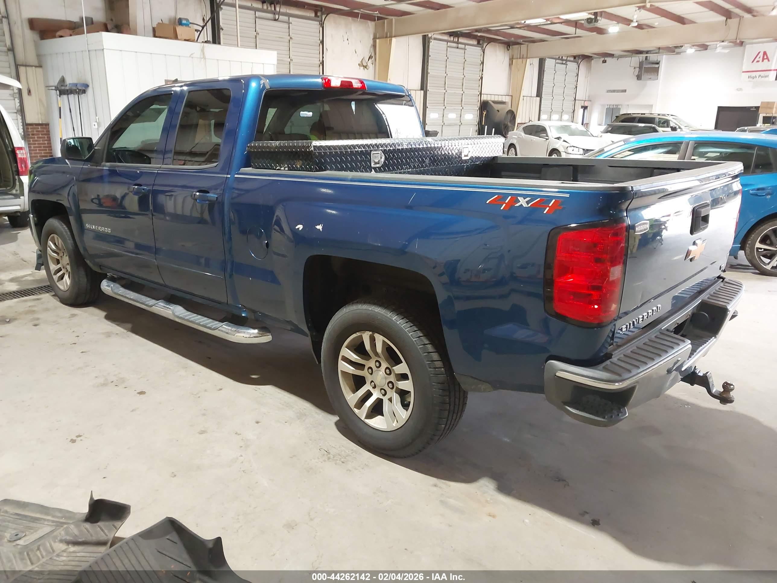 CHEVROLET SILVERADO image 3