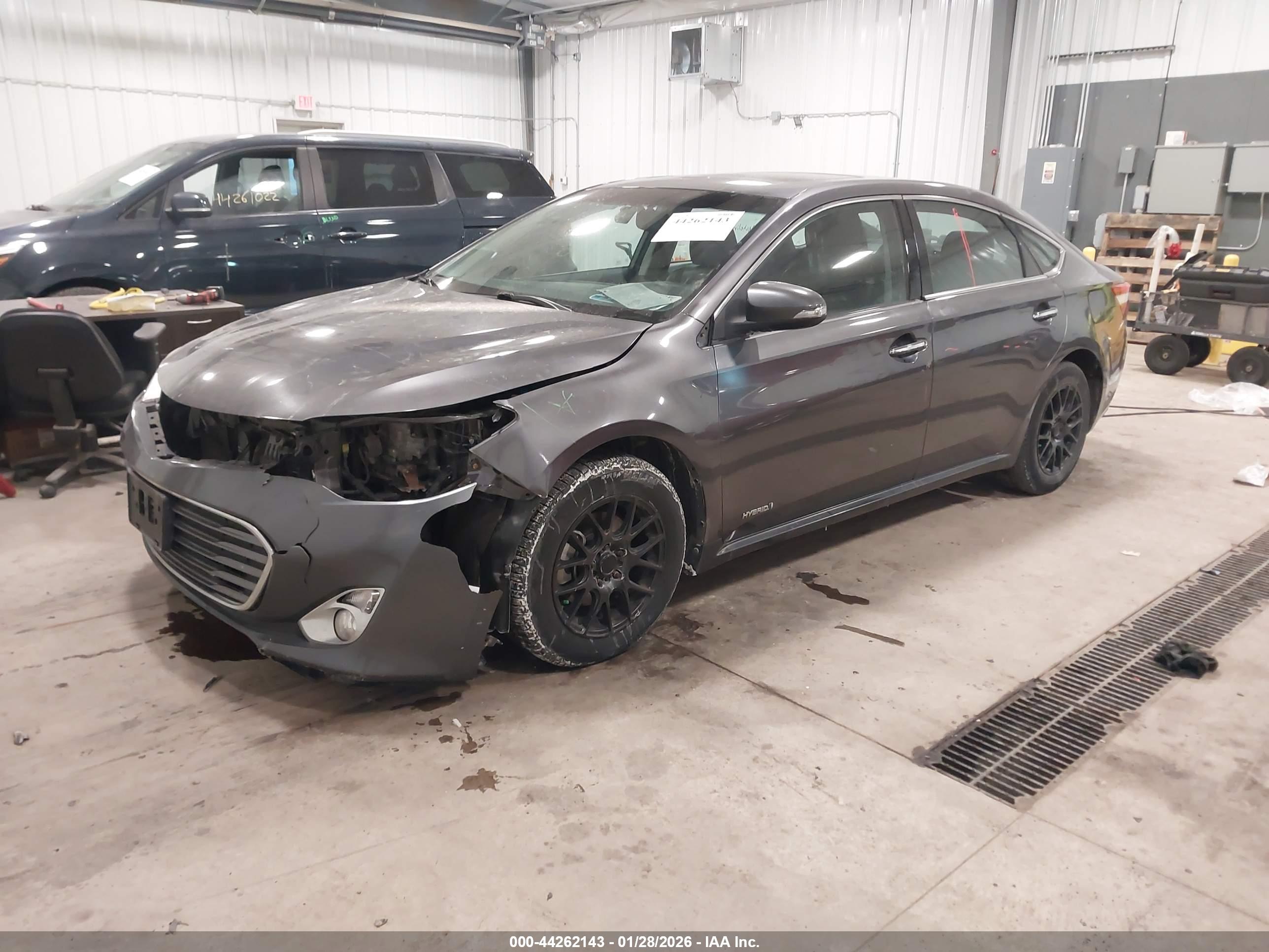 TOYOTA AVALON image 2