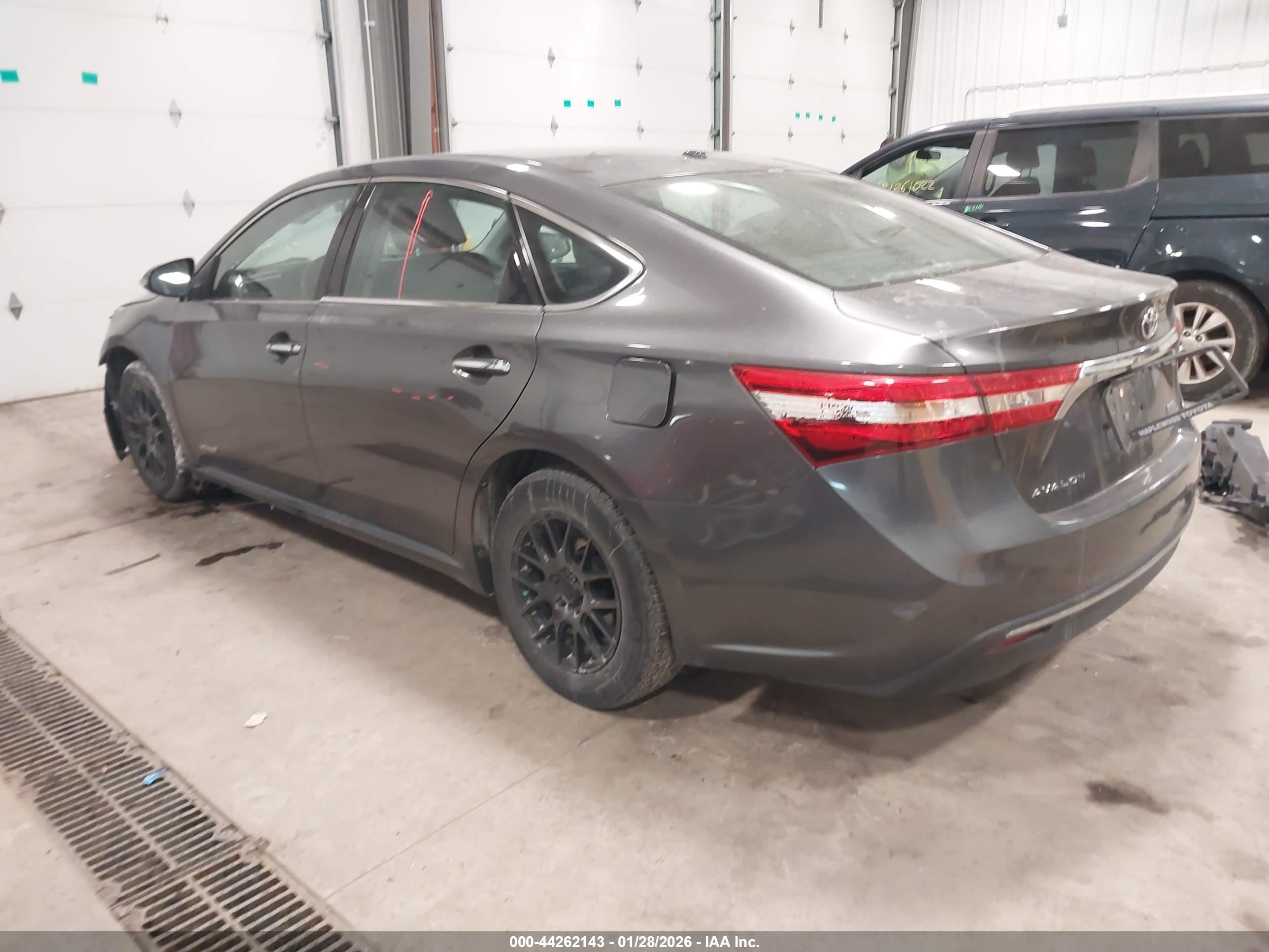 TOYOTA AVALON image 3