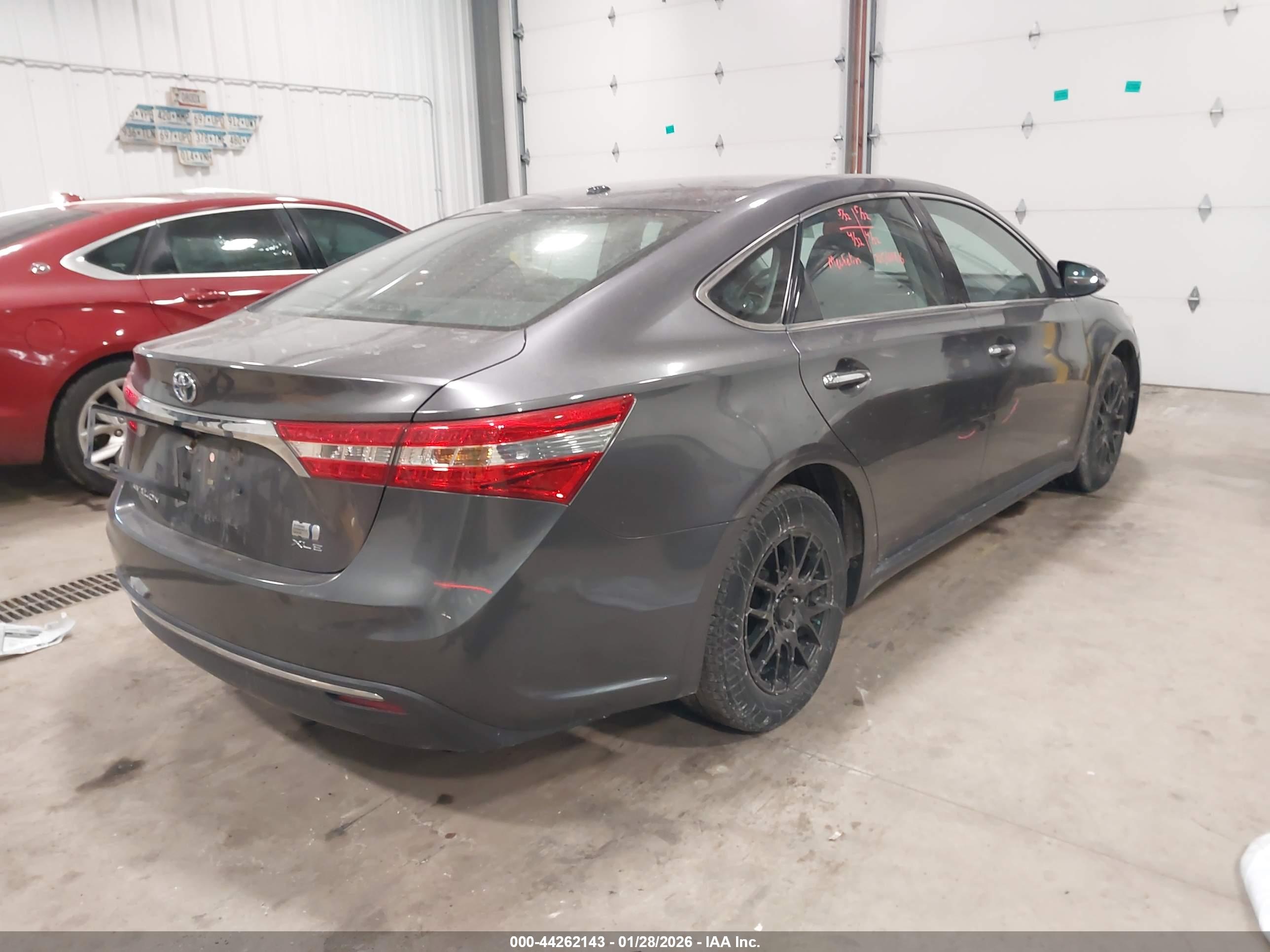 TOYOTA AVALON image 4