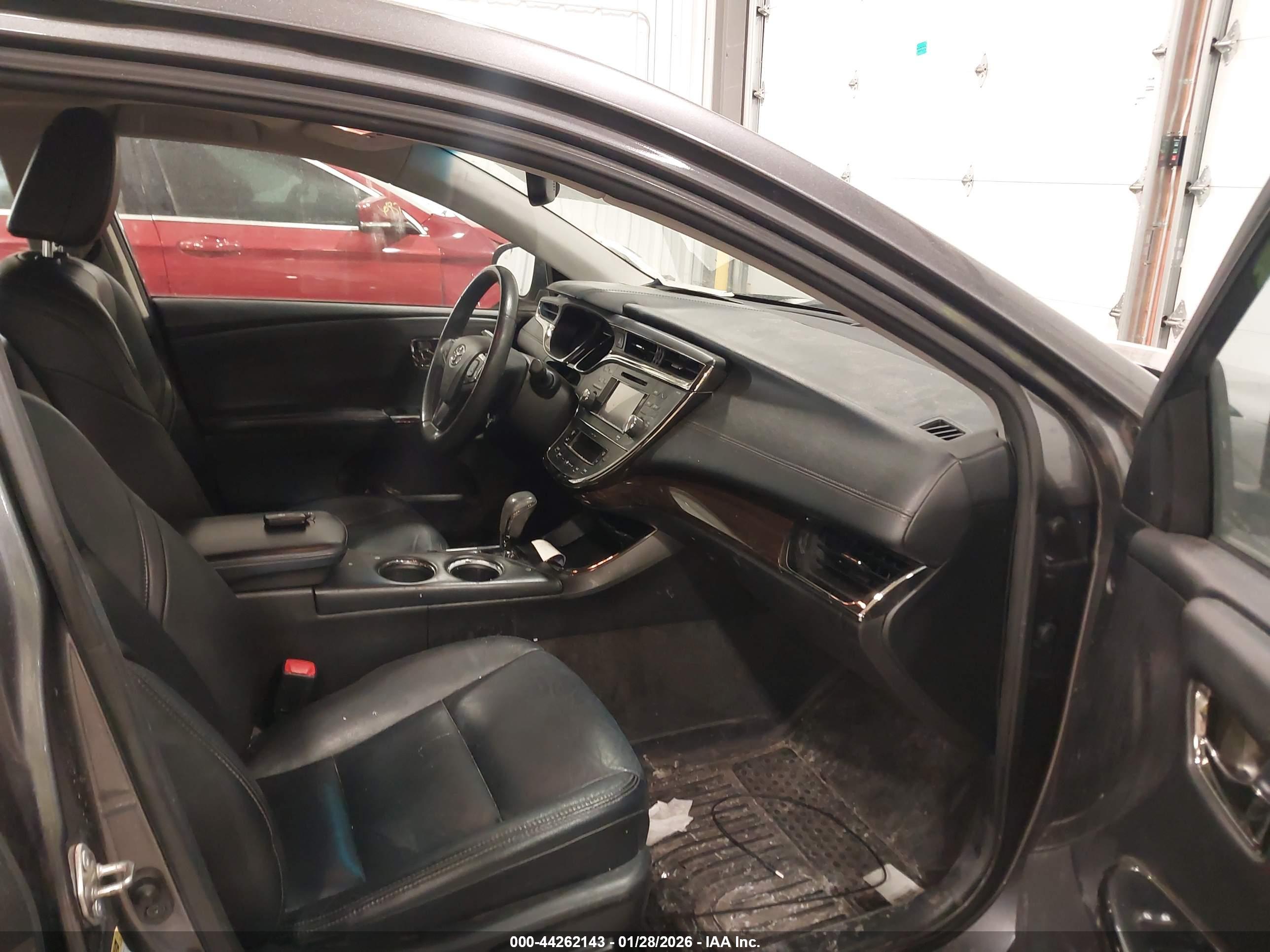 TOYOTA AVALON image 5