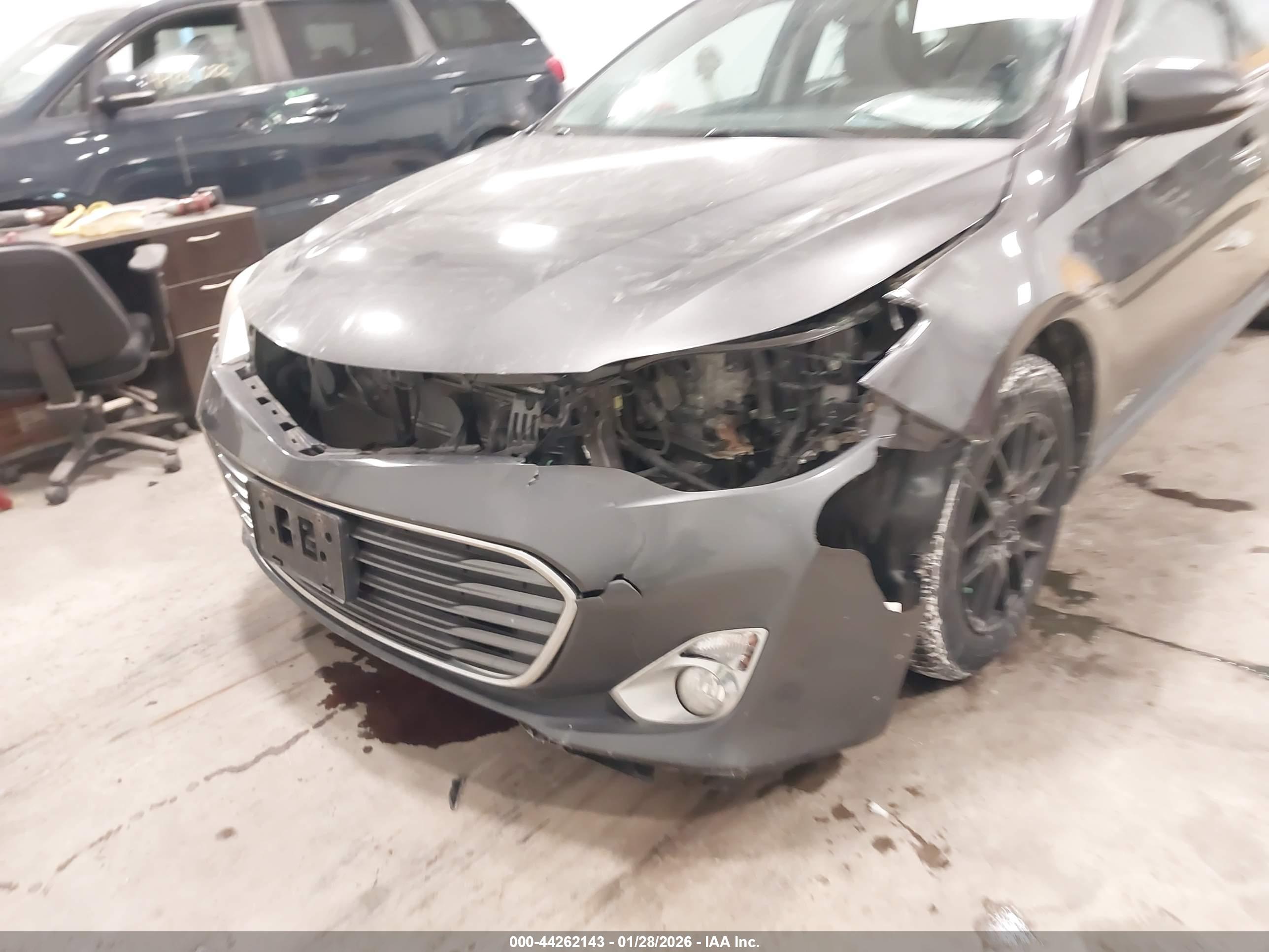 TOYOTA AVALON image 6