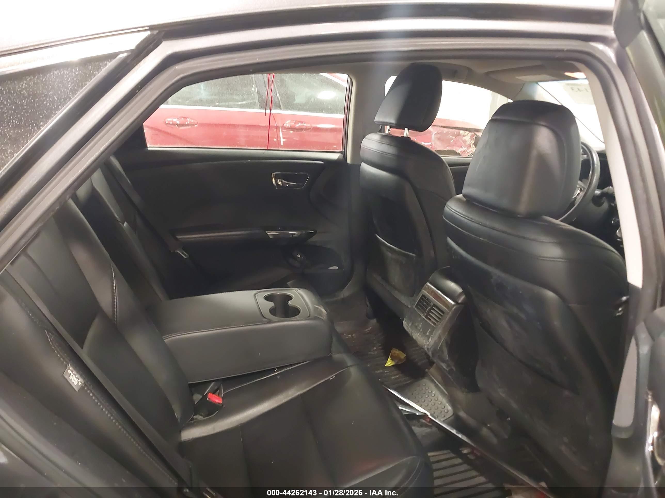 TOYOTA AVALON image 8