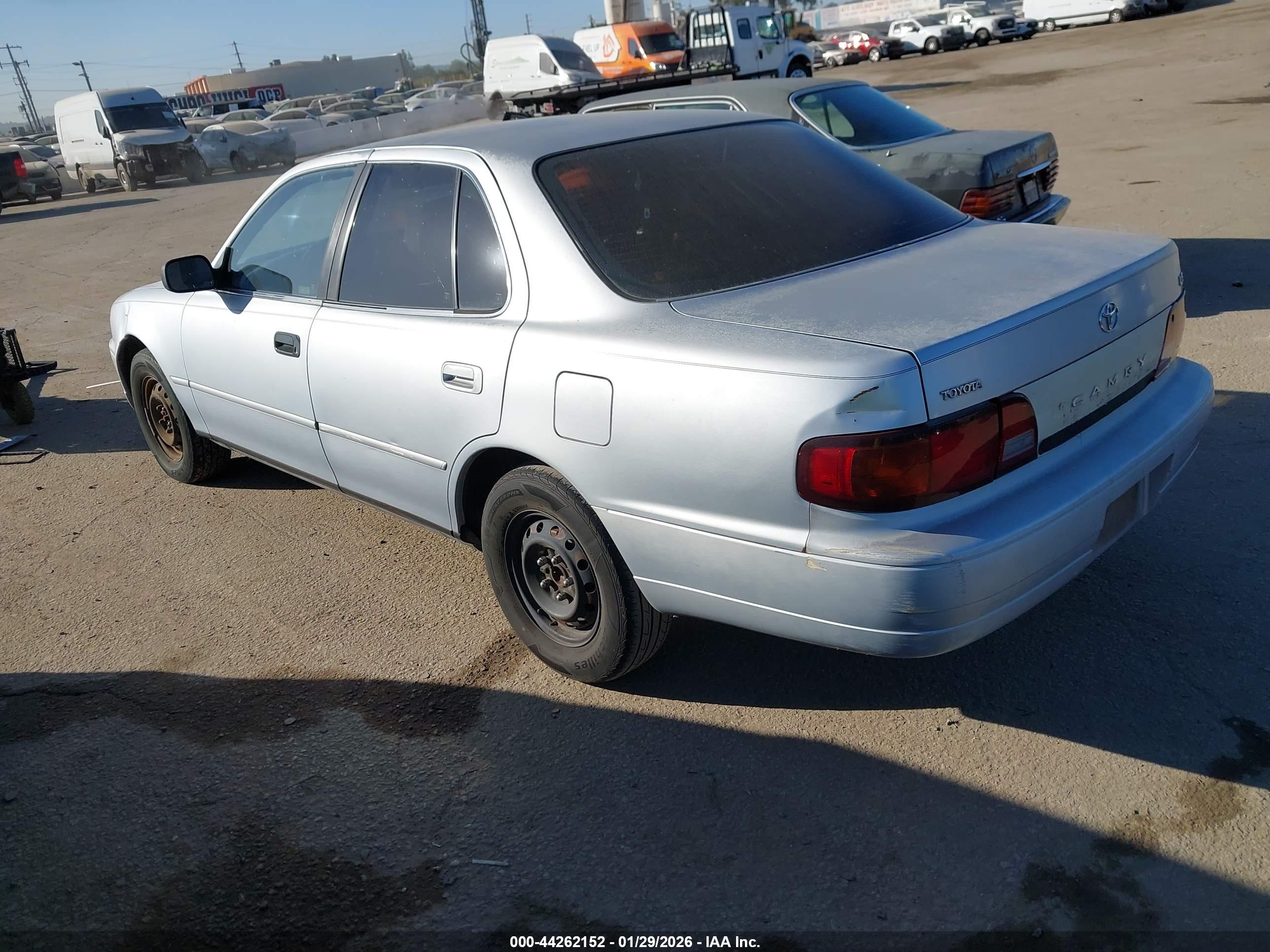 TOYOTA CAMRY image 3