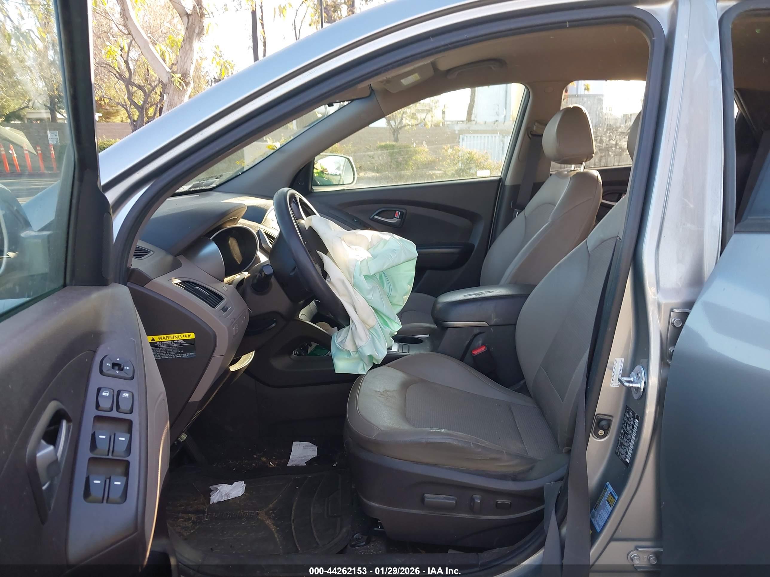 HYUNDAI TUCSON image 5