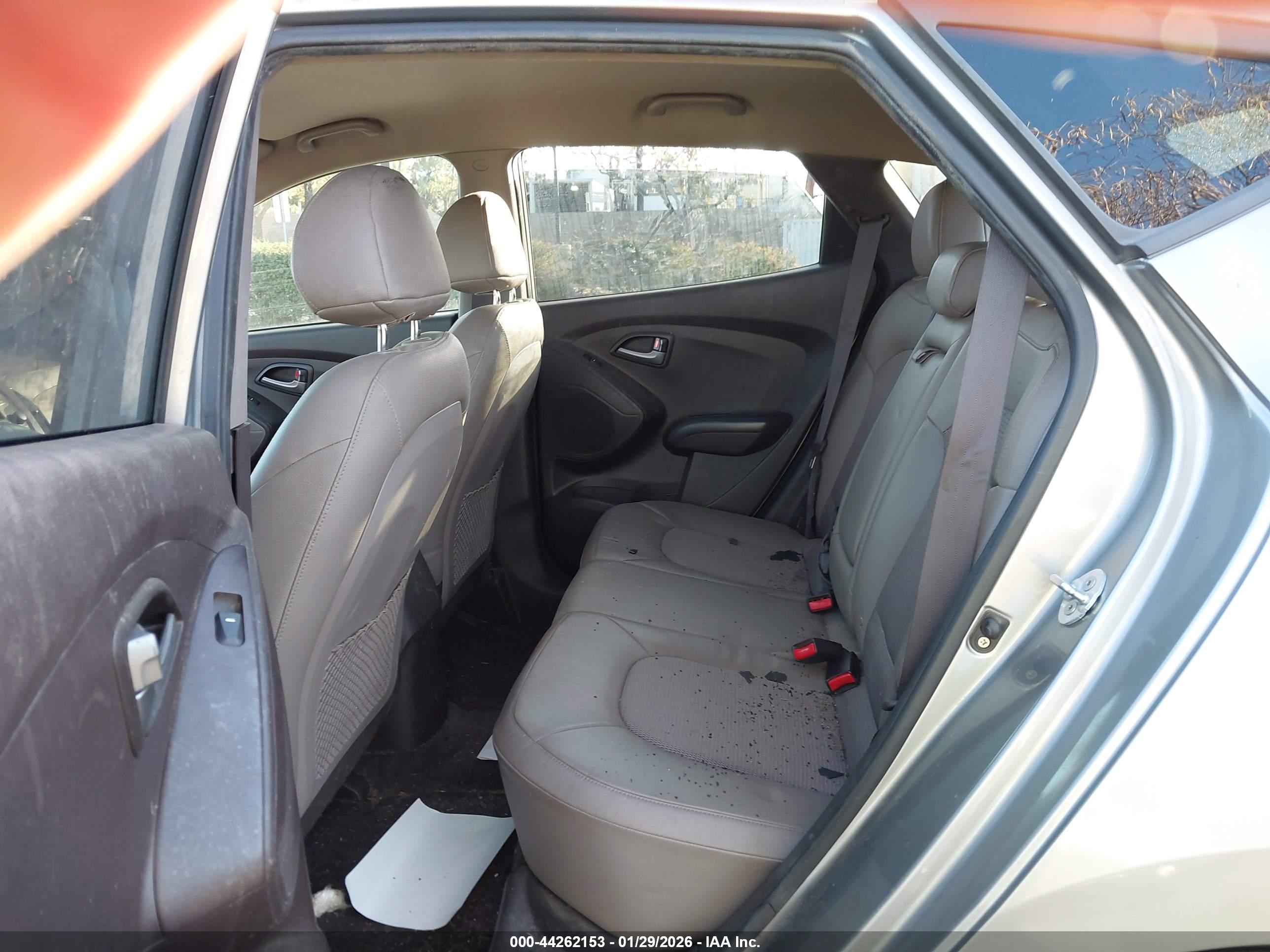 HYUNDAI TUCSON image 8