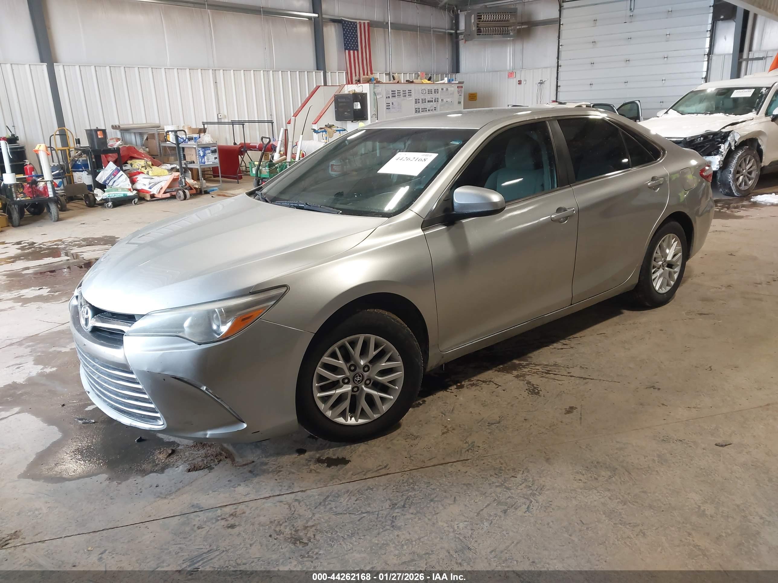 TOYOTA CAMRY image 2