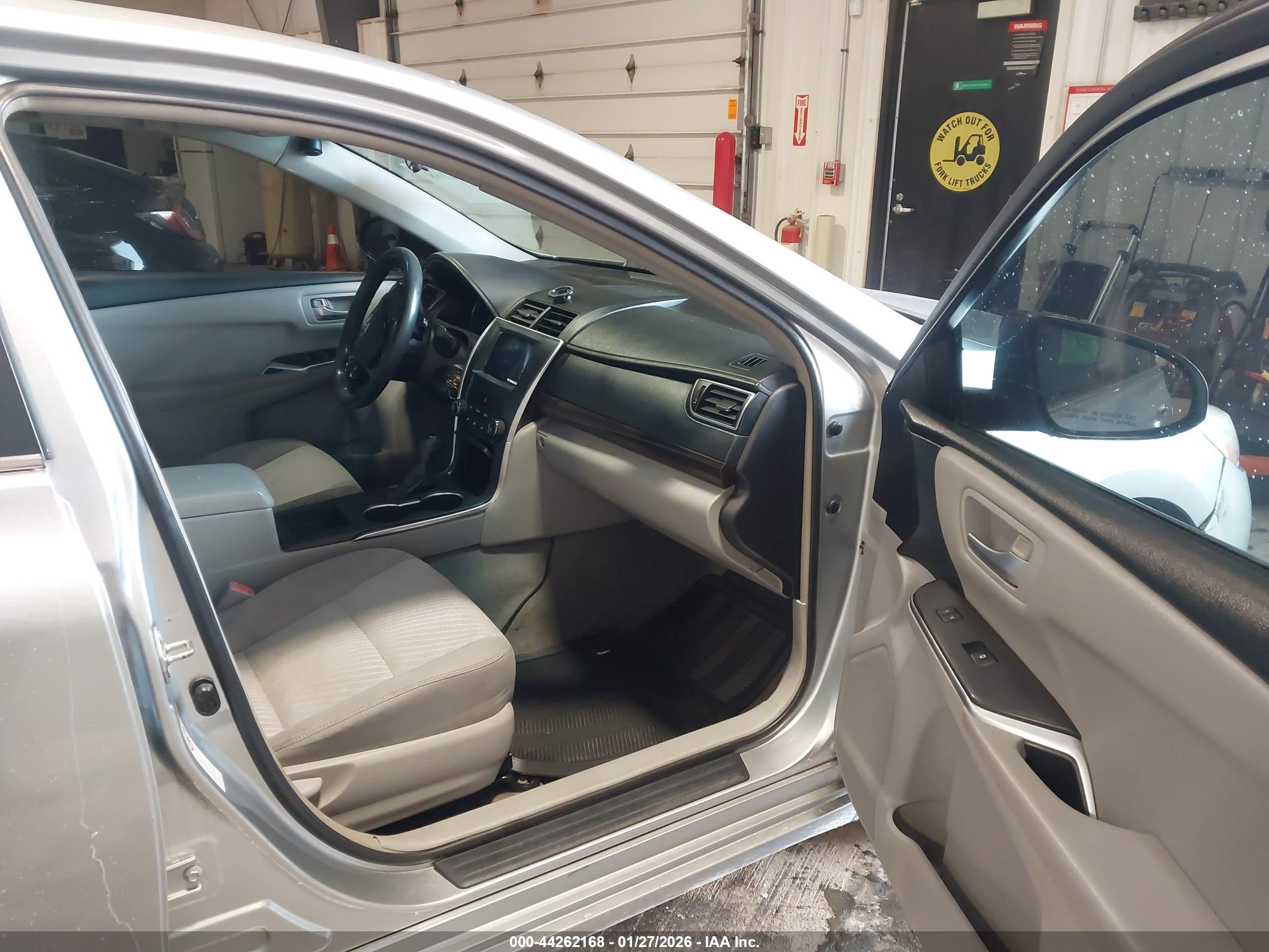 TOYOTA CAMRY image 5