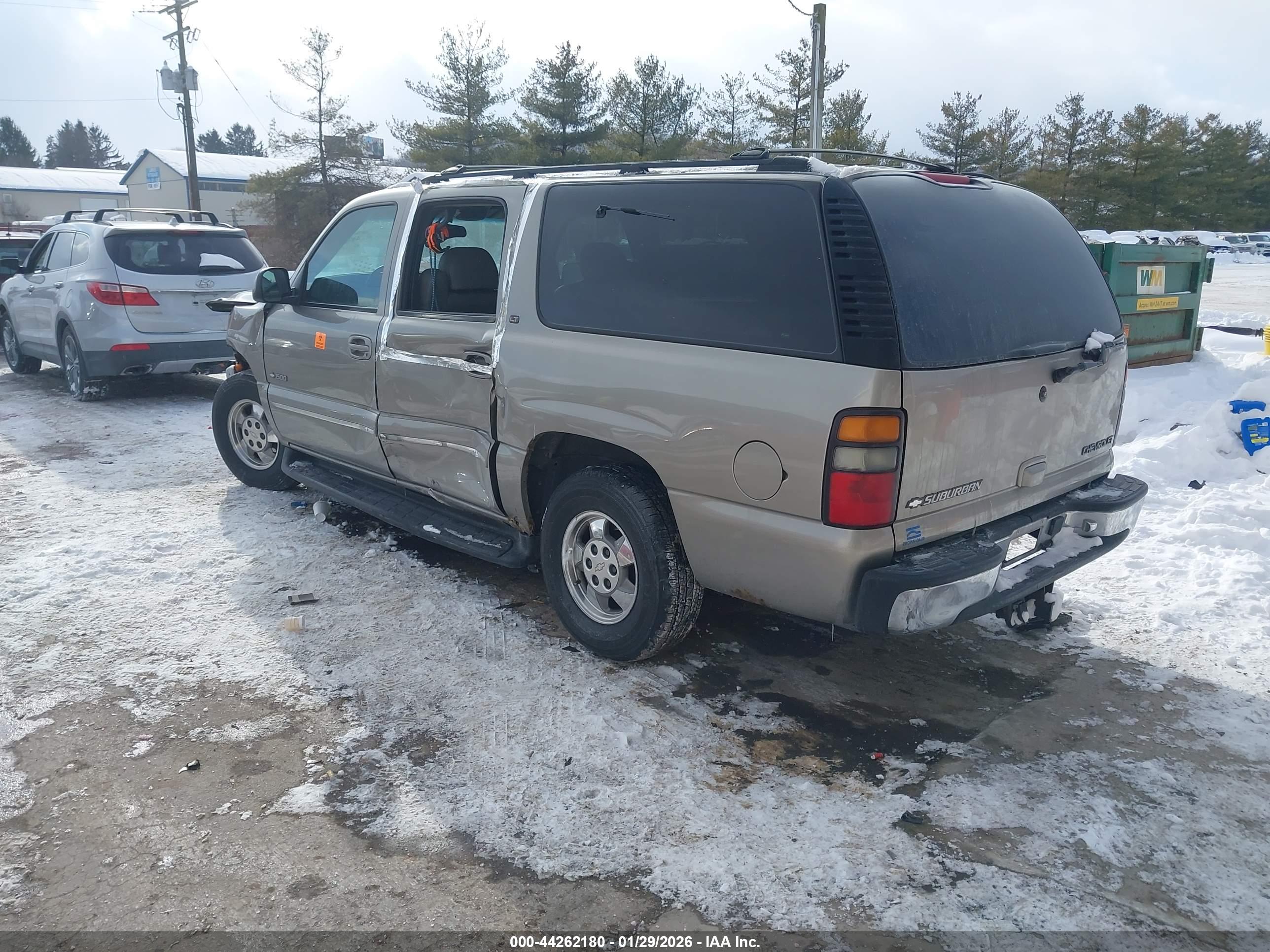 CHEVROLET SUBURBAN image 3