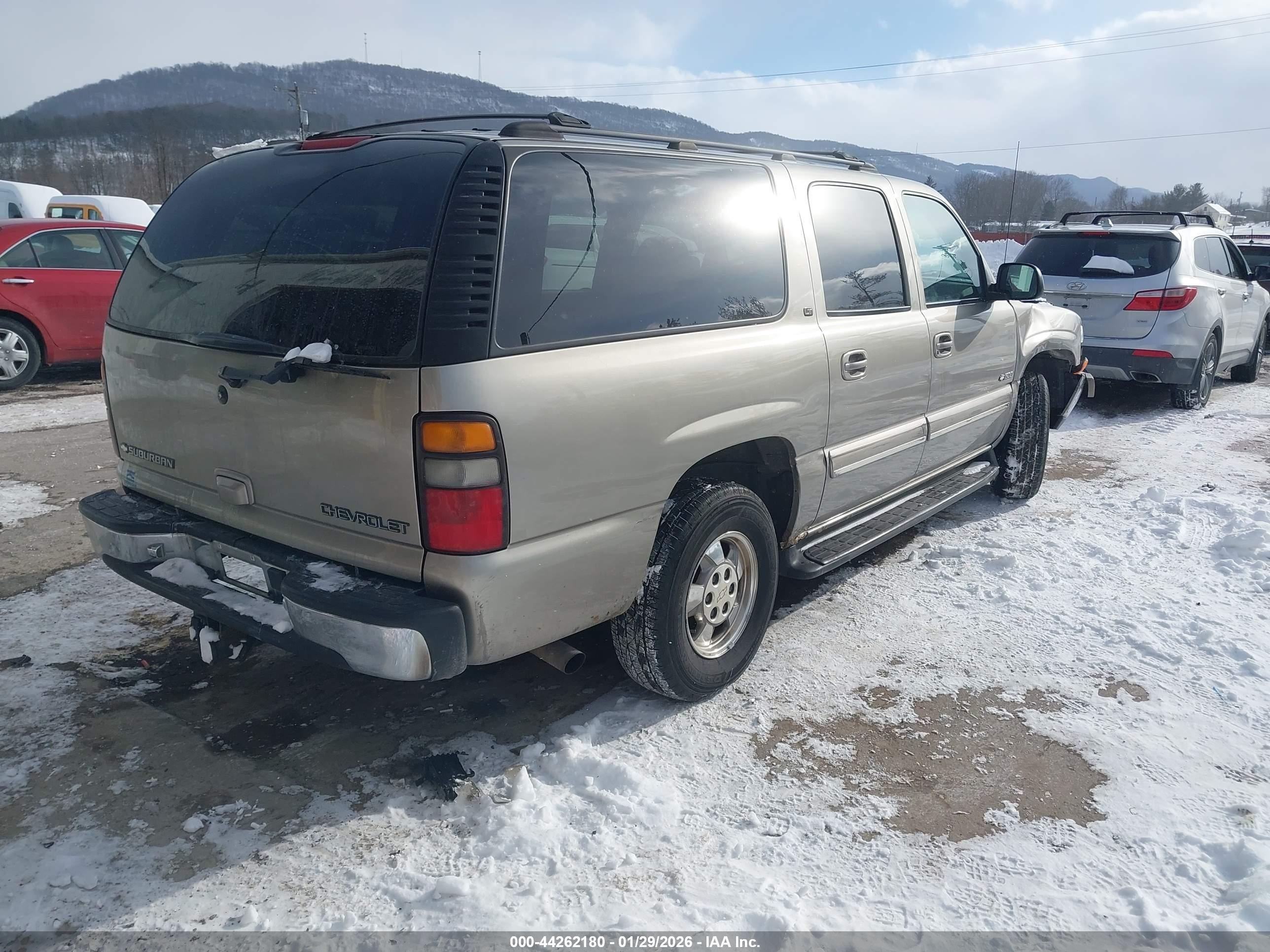 CHEVROLET SUBURBAN image 4