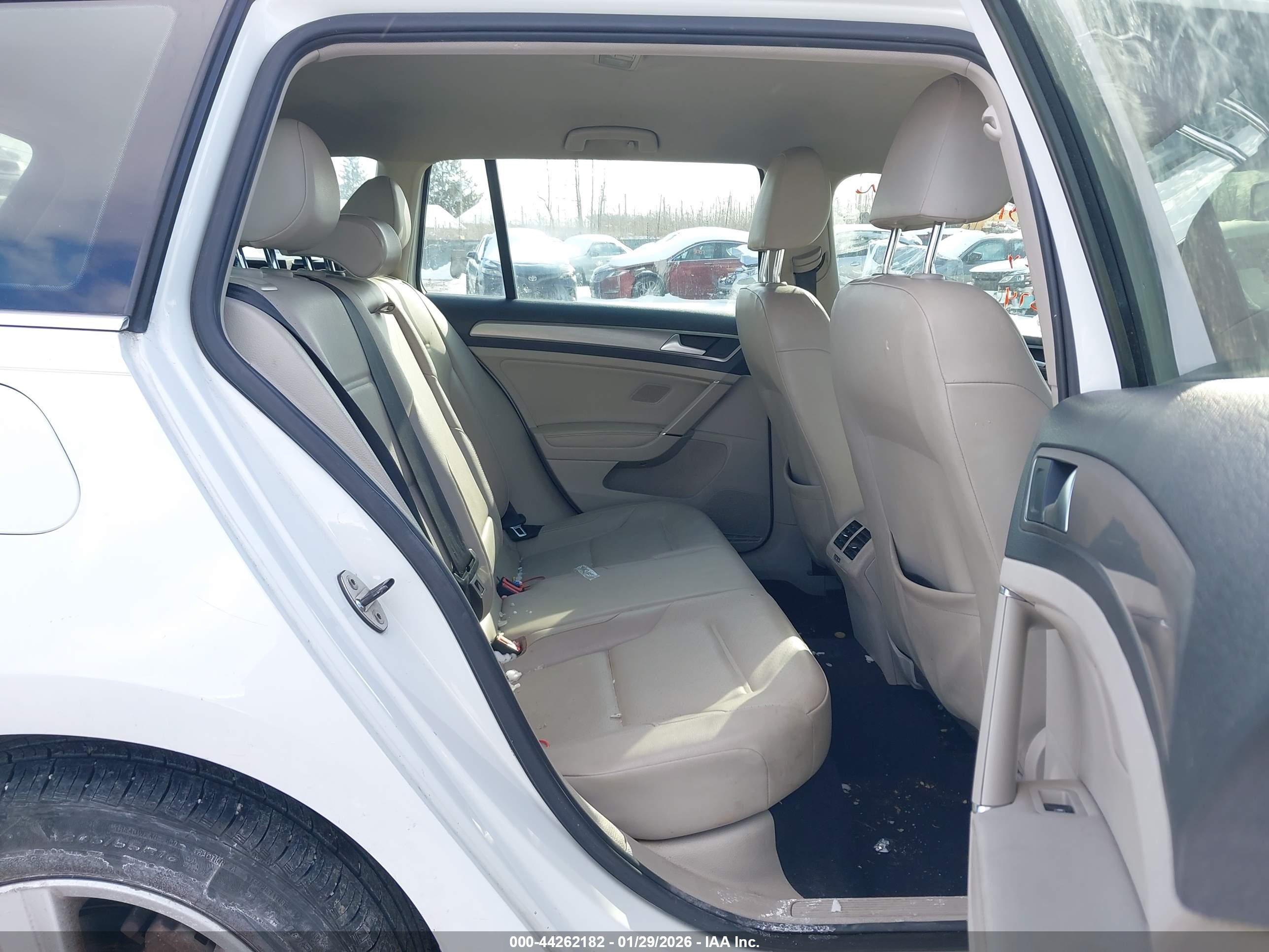 VOLKSWAGEN GOLF image 8