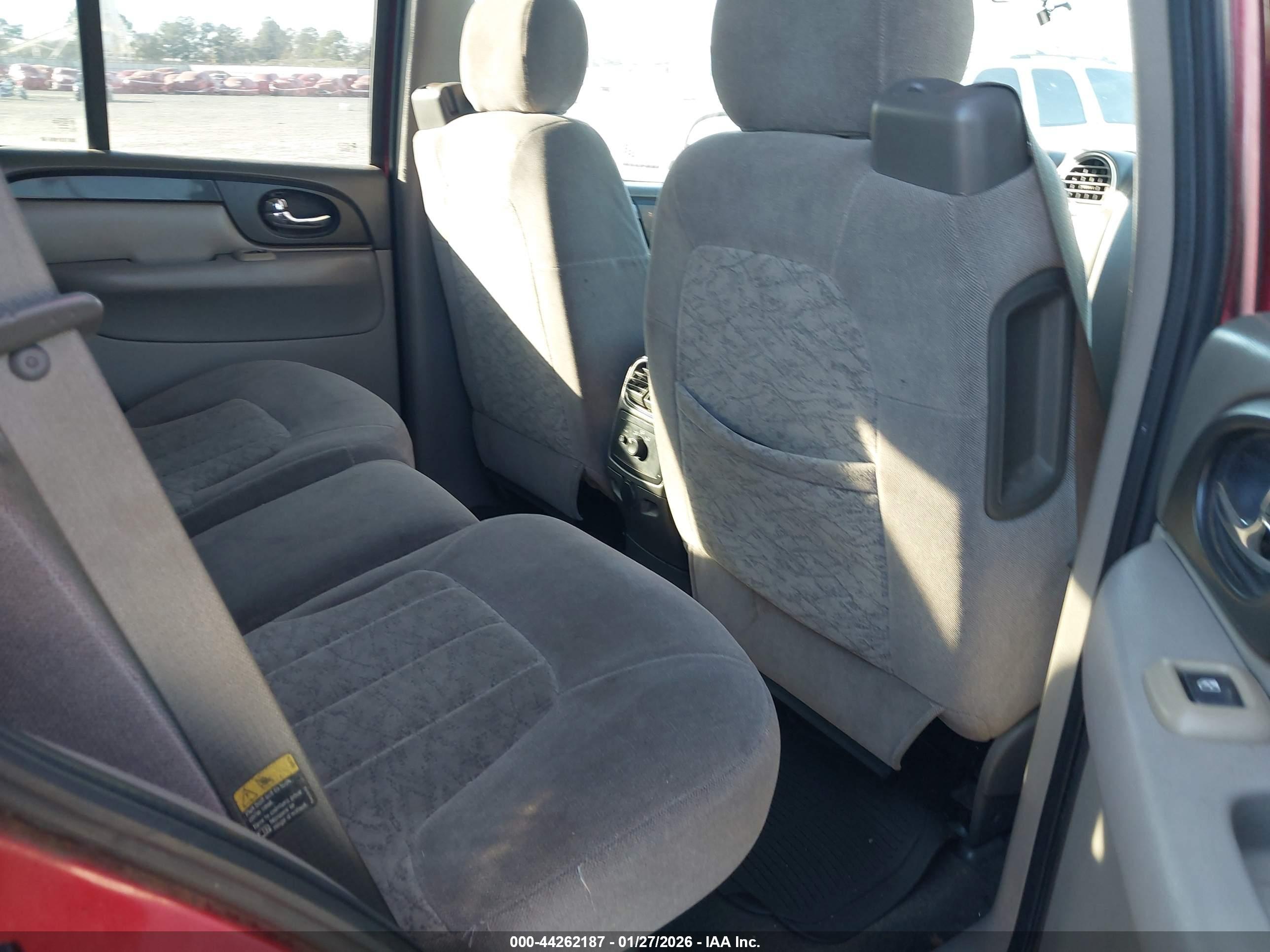 GMC ENVOY image 8