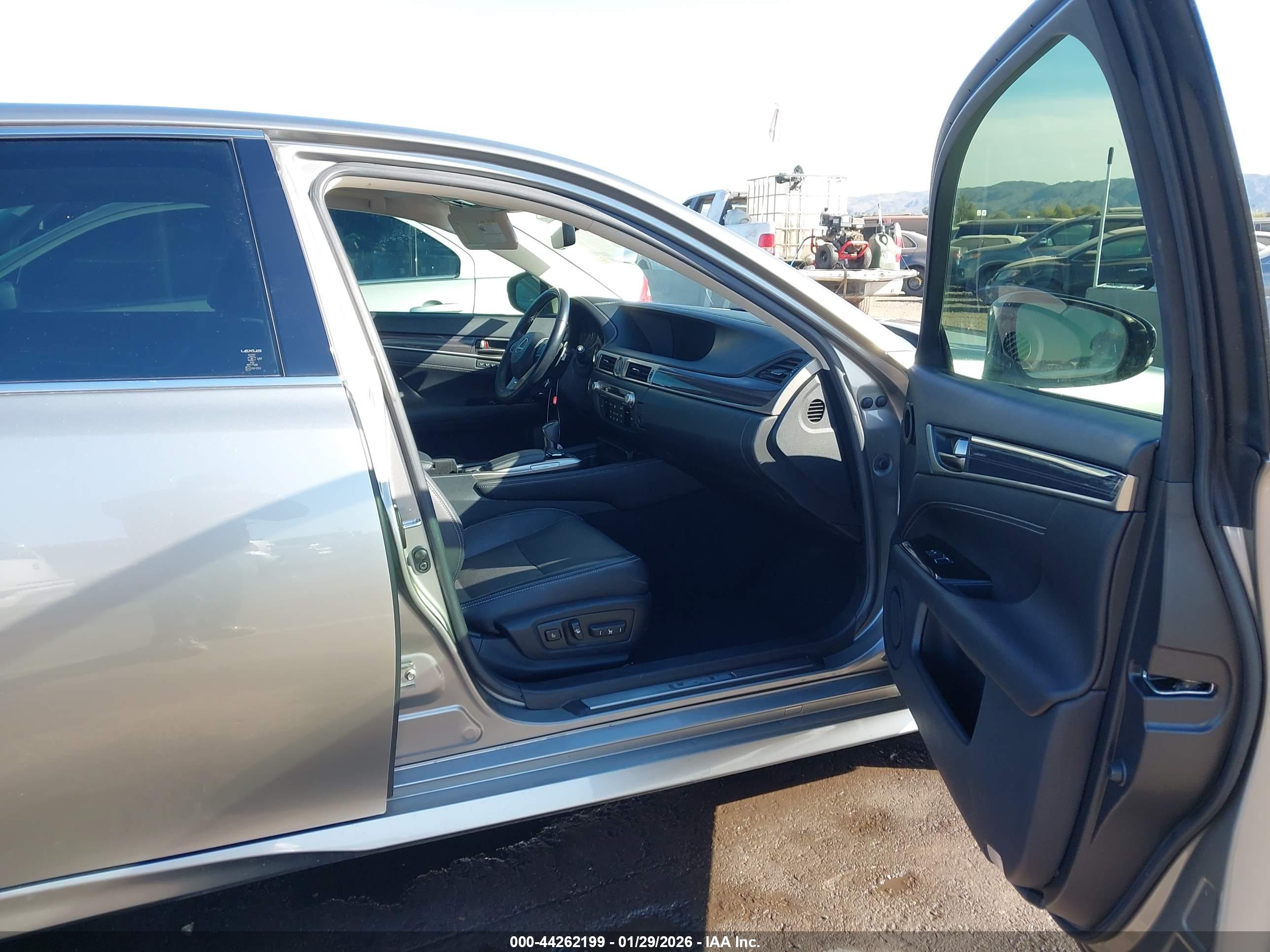 LEXUS GS image 5