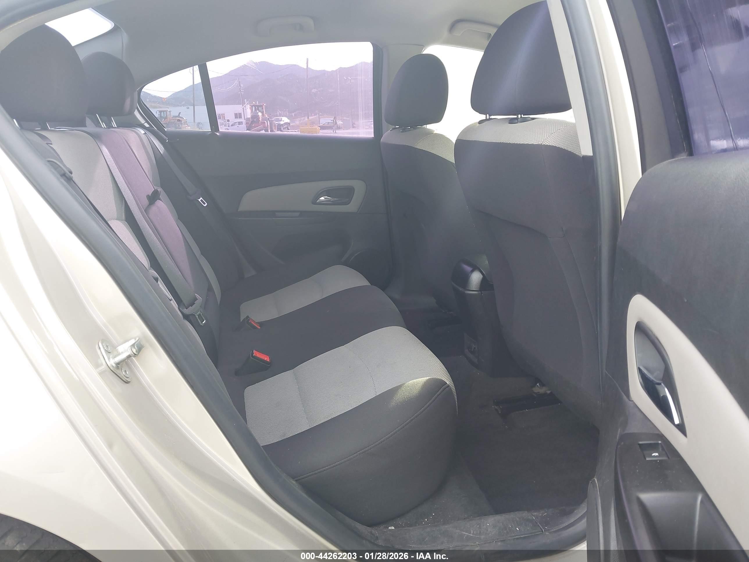 CHEVROLET CRUZE image 8