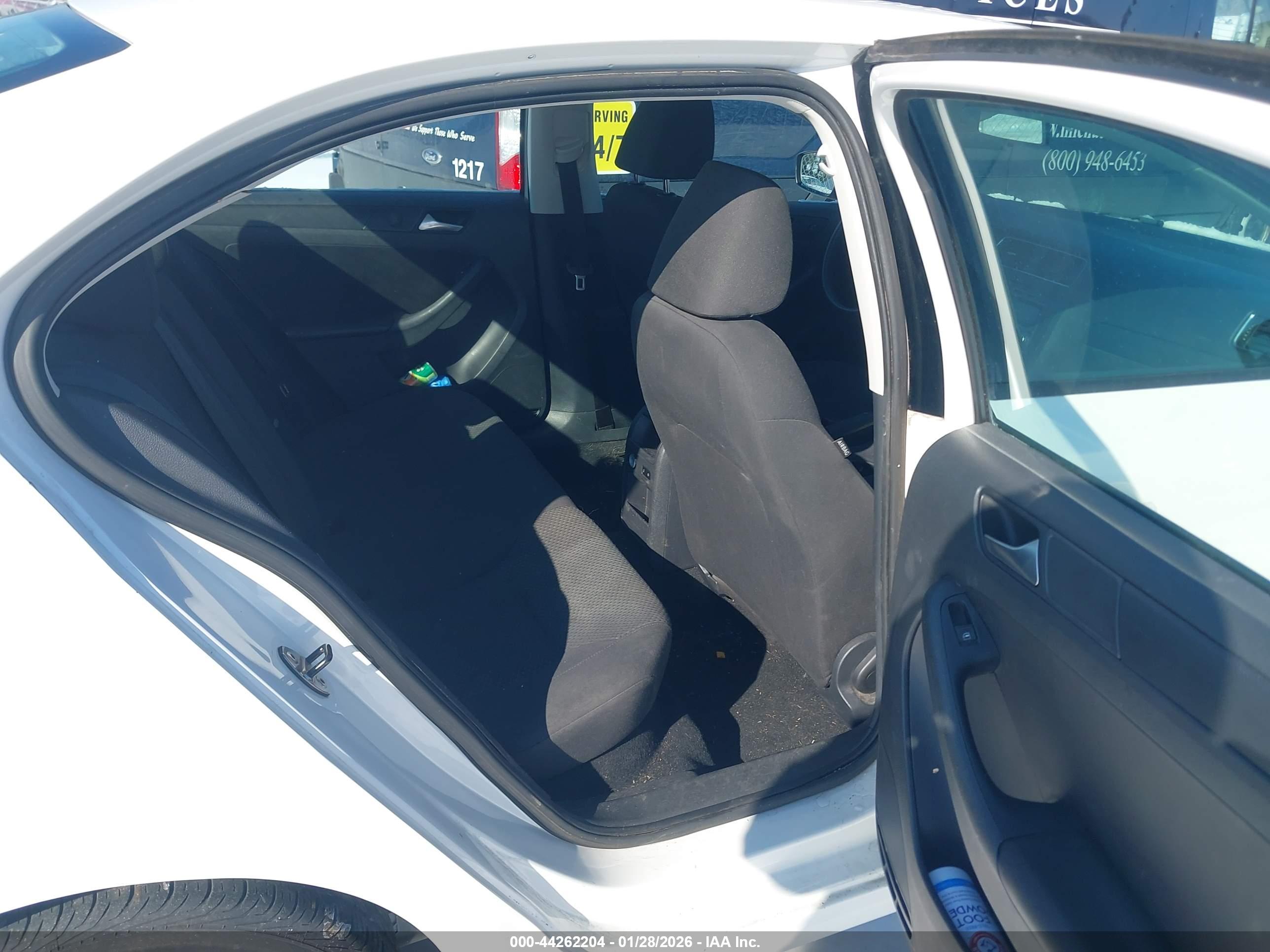 VOLKSWAGEN JETTA image 8