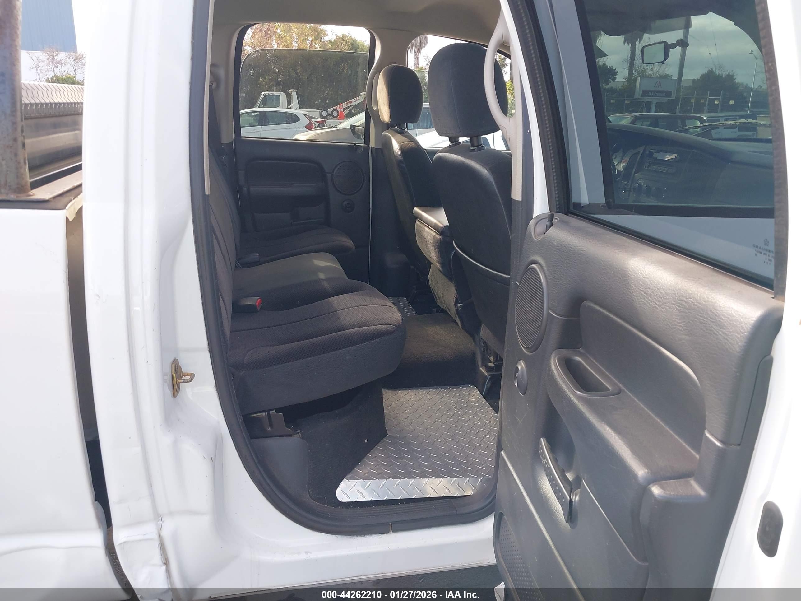 DODGE RAM image 8