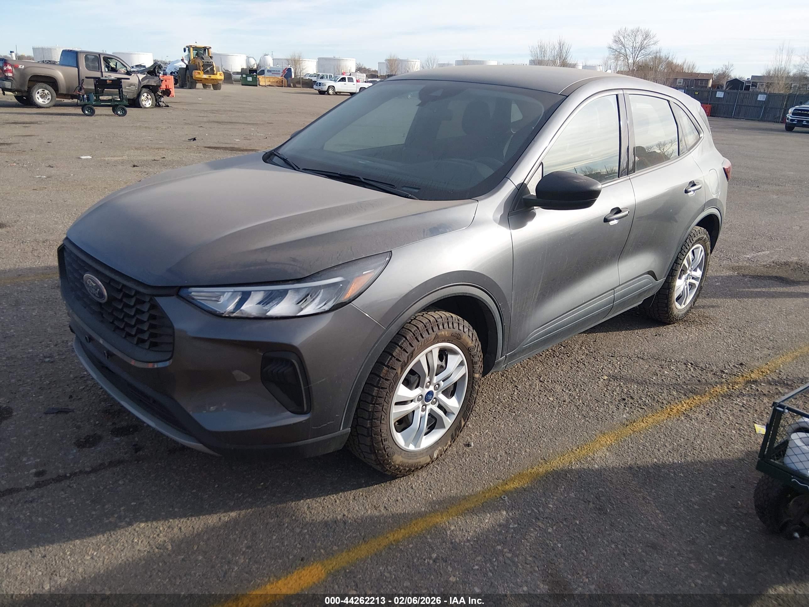 FORD ESCAPE image 2