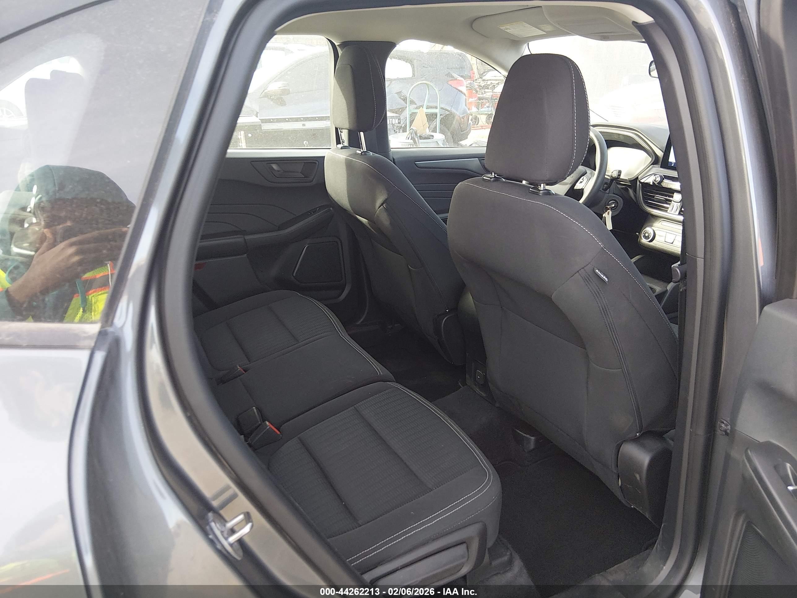 FORD ESCAPE image 8