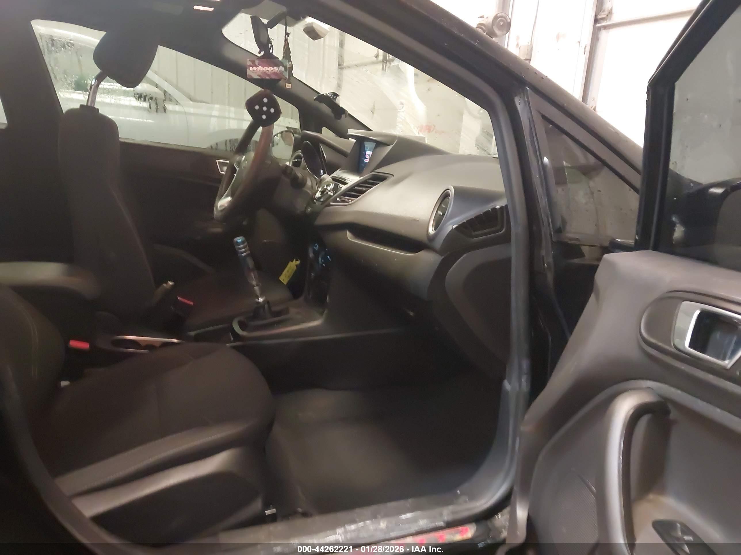 FORD FIESTA image 5