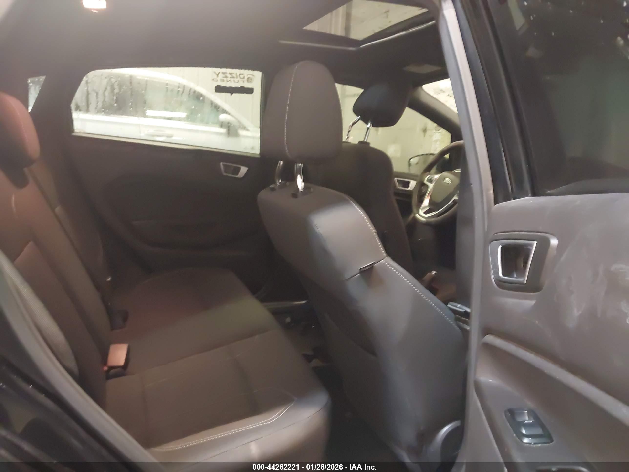 FORD FIESTA image 8