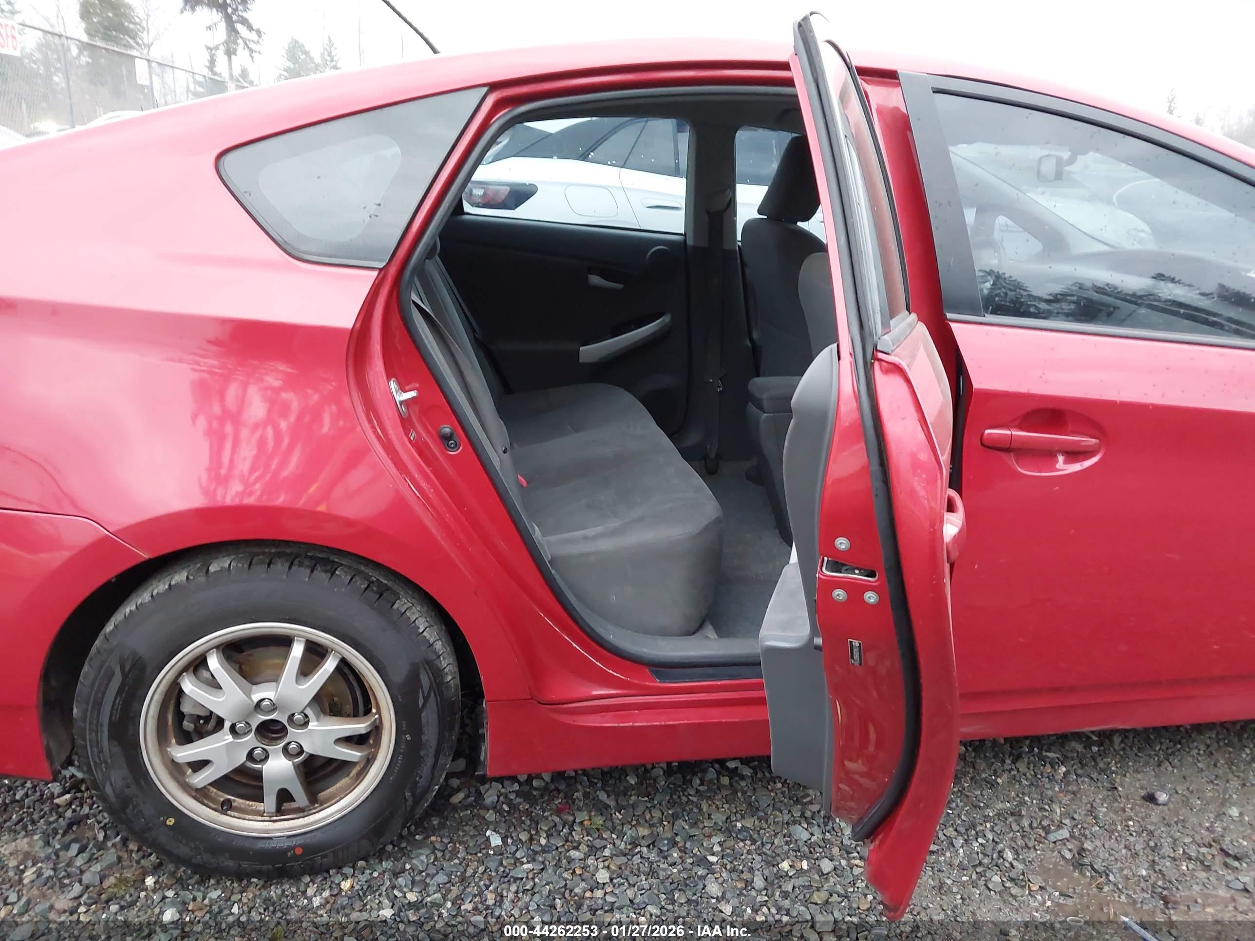 TOYOTA PRIUS image 8