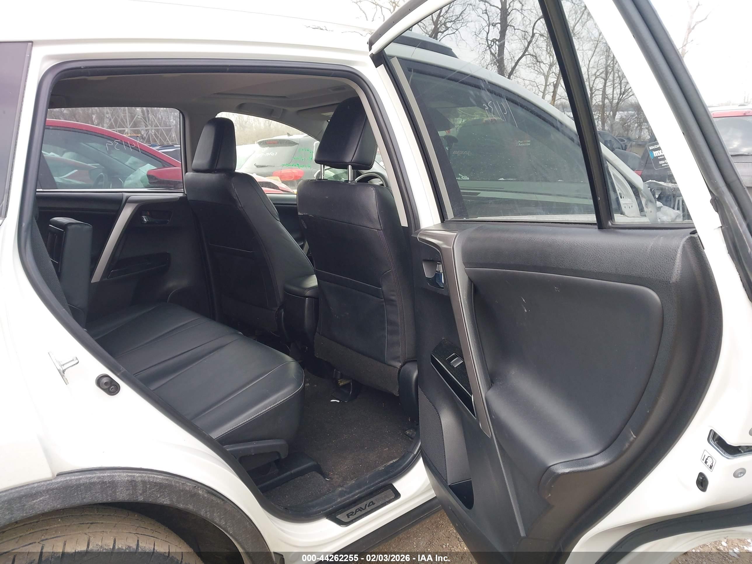 TOYOTA RAV4 image 8