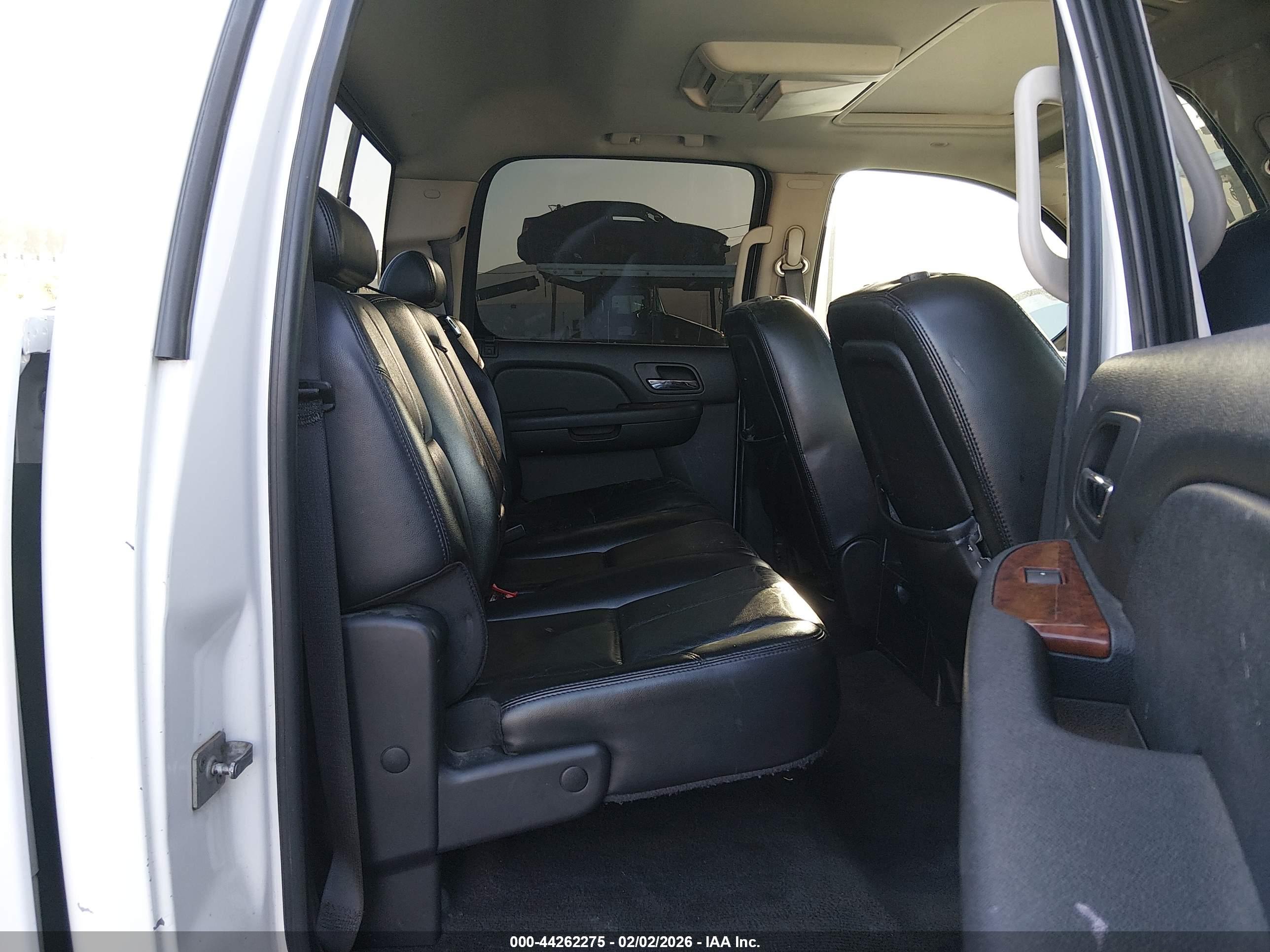 CHEVROLET SILVERADO image 8