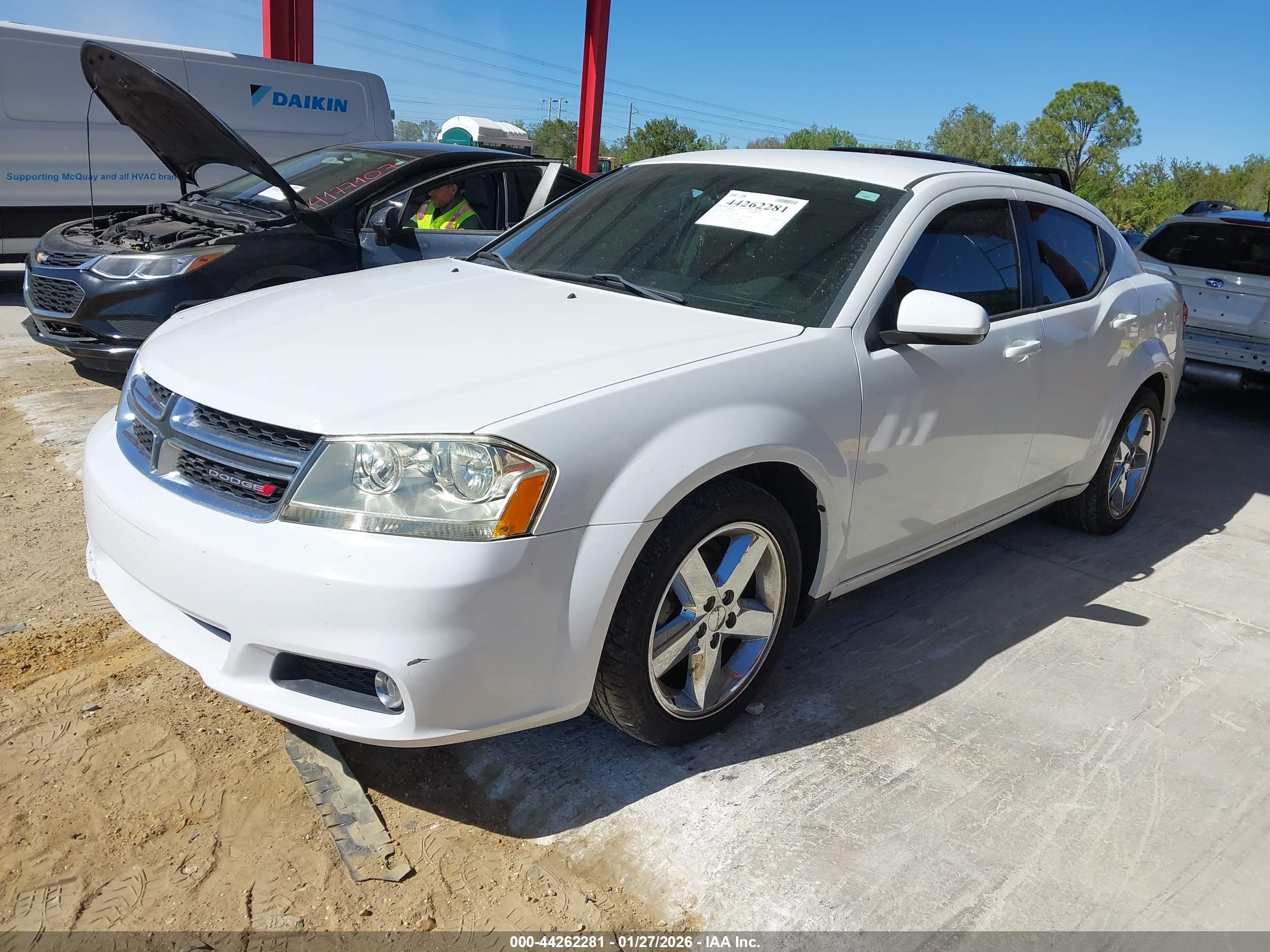 DODGE AVENGER image 2