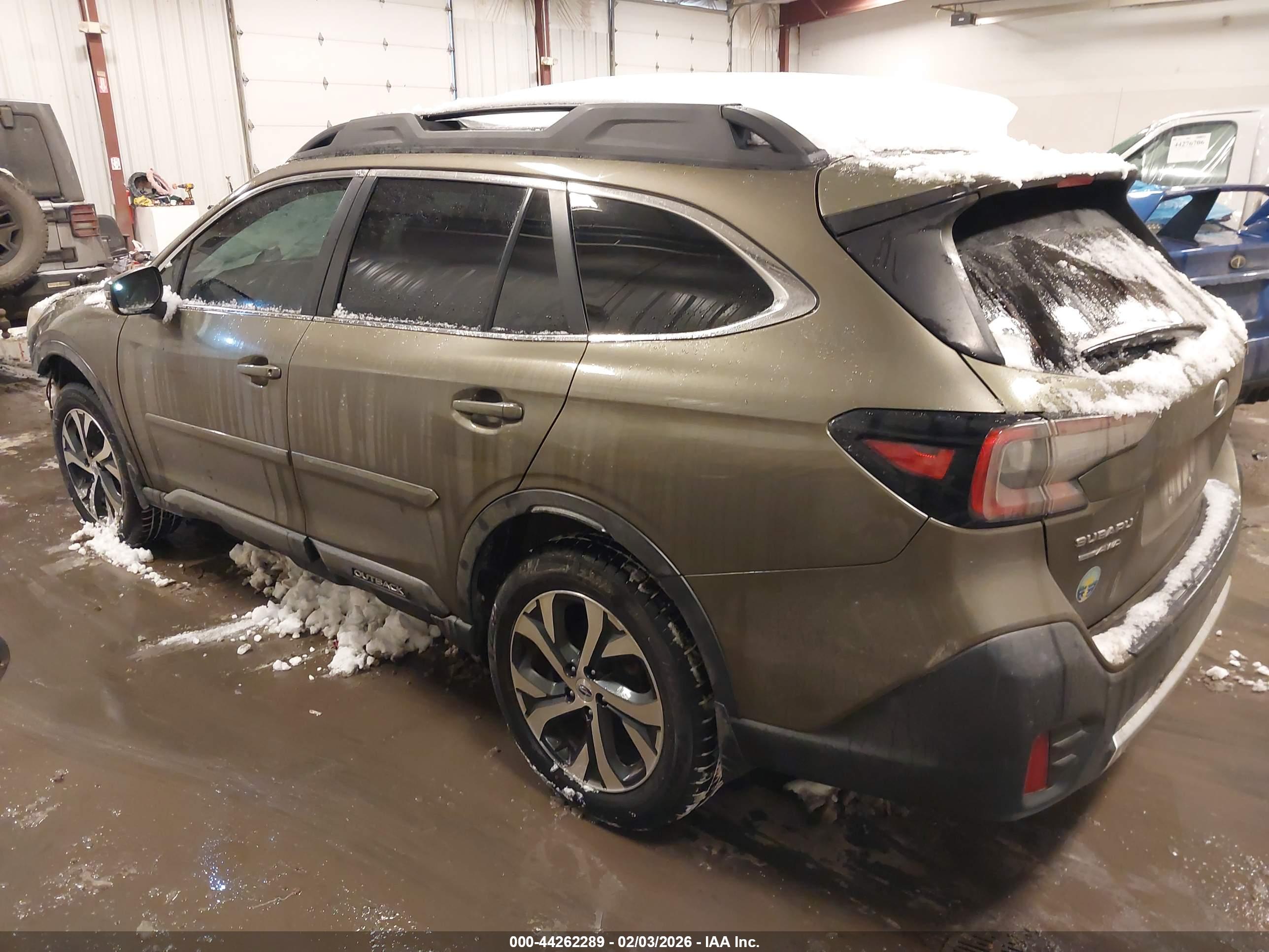 SUBARU OUTBACK image 3