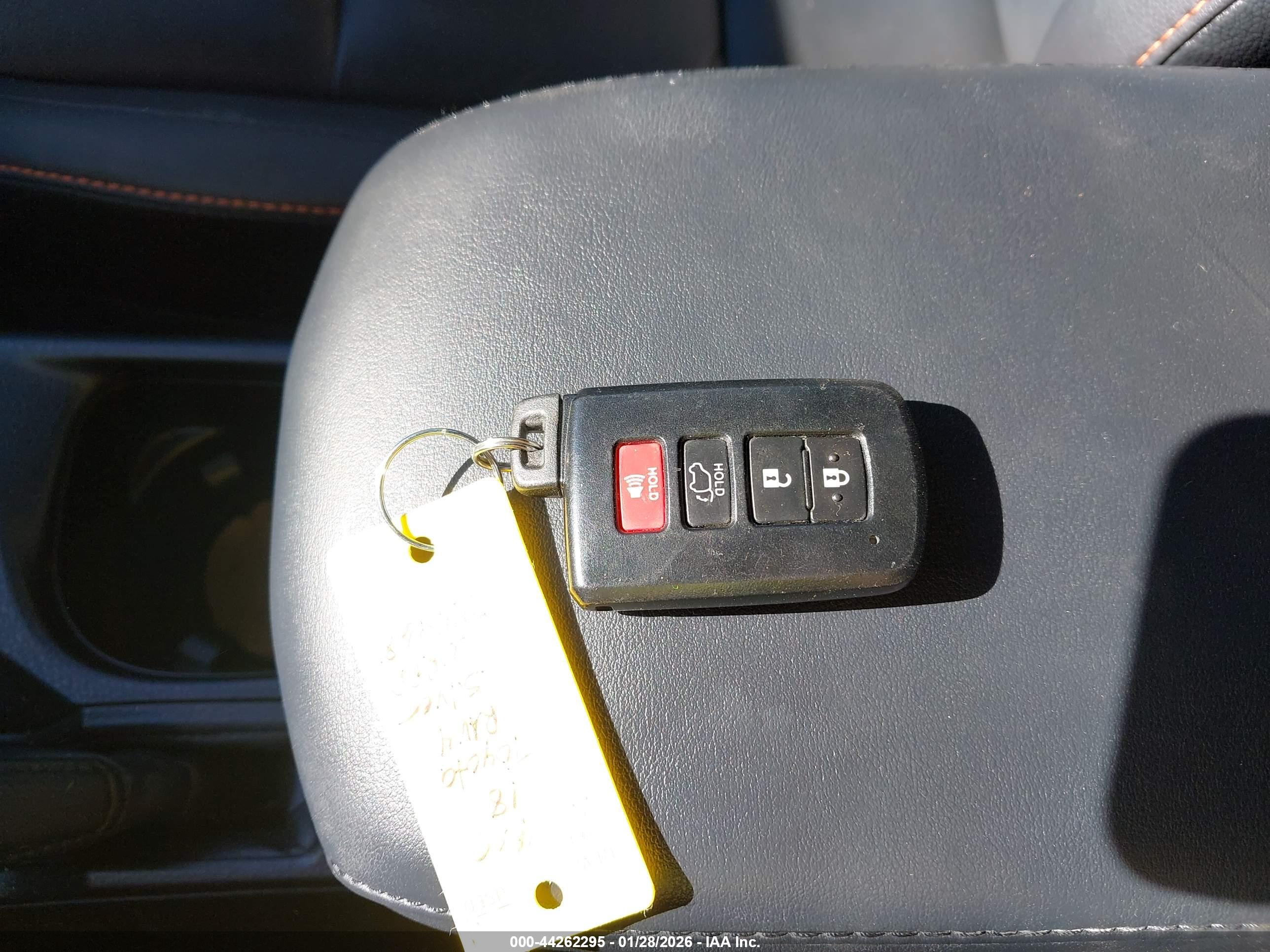 TOYOTA RAV4 image 11