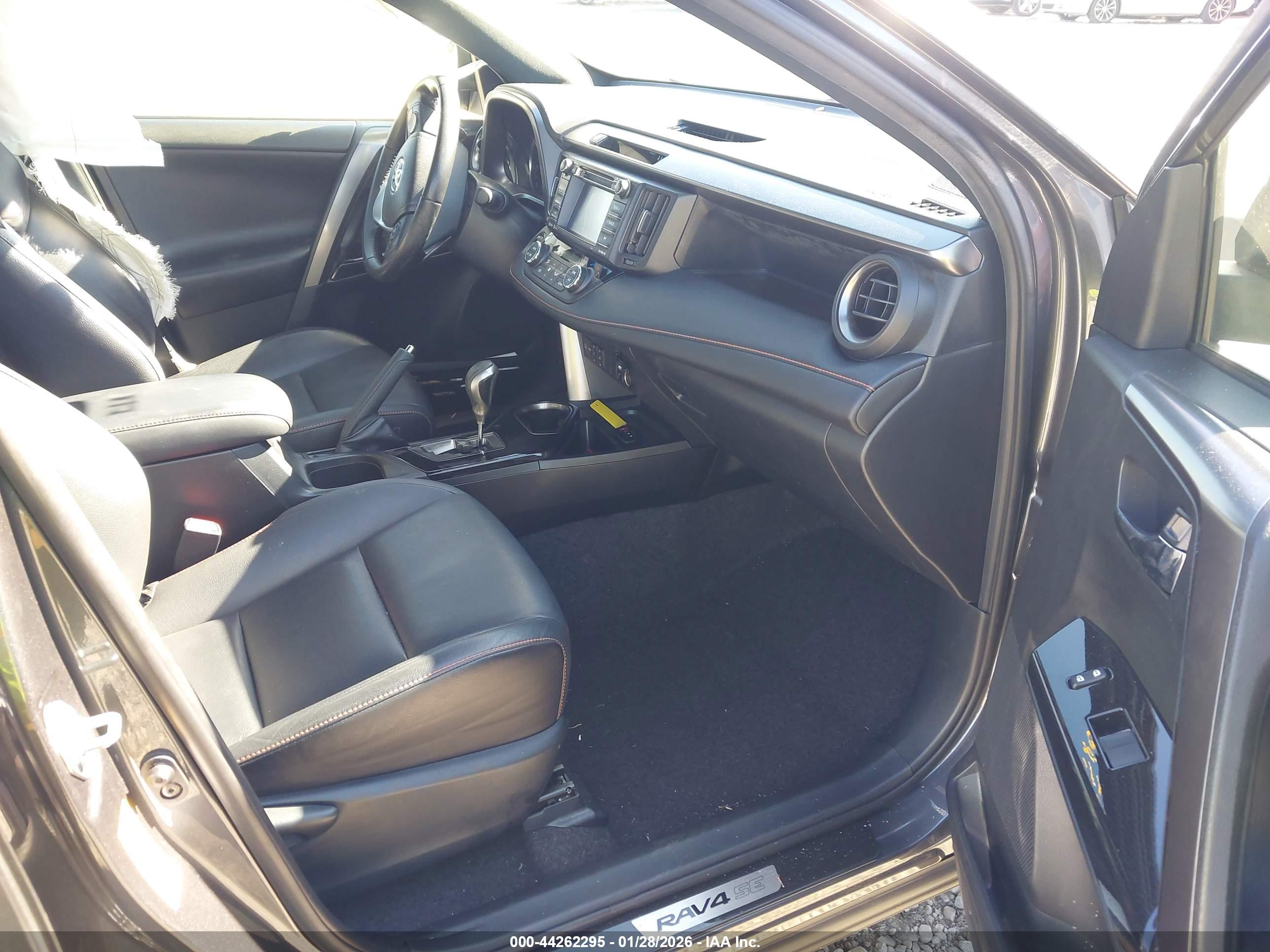 TOYOTA RAV4 image 5