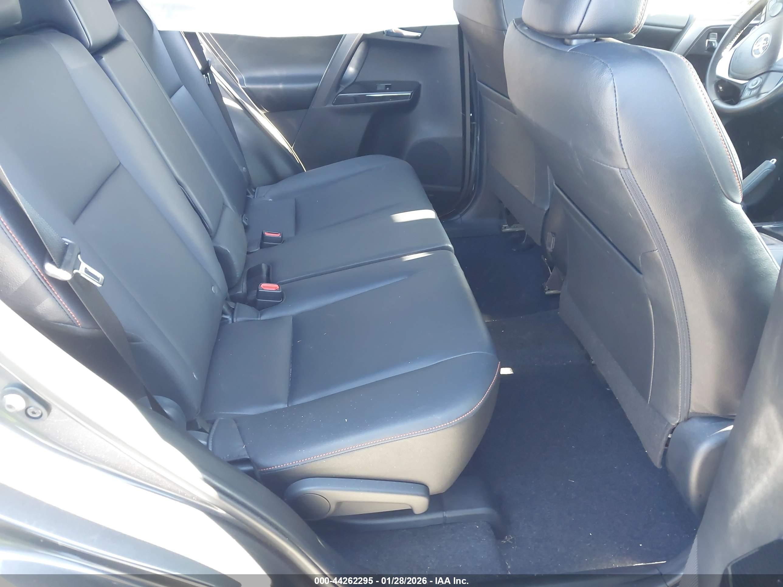 TOYOTA RAV4 image 8