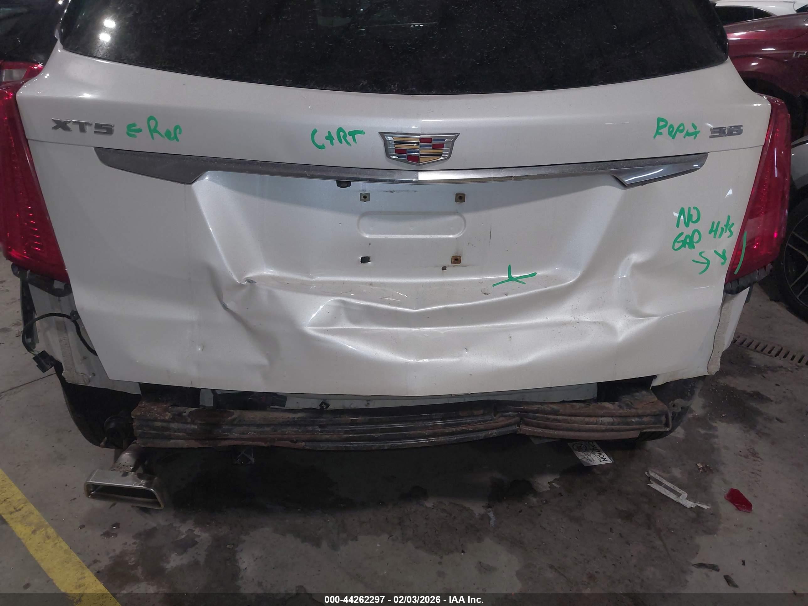 CADILLAC XT5 image 6
