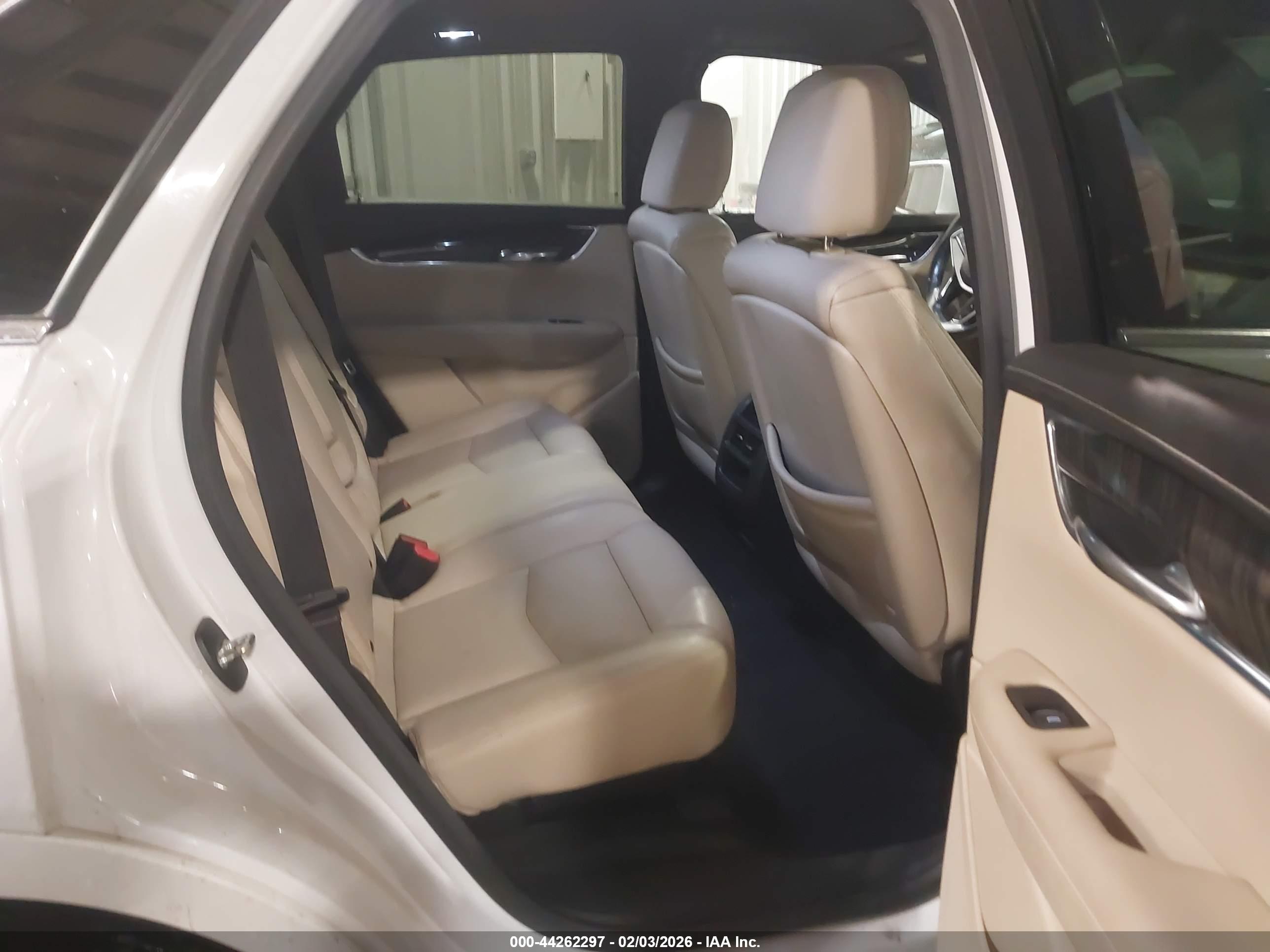CADILLAC XT5 image 8